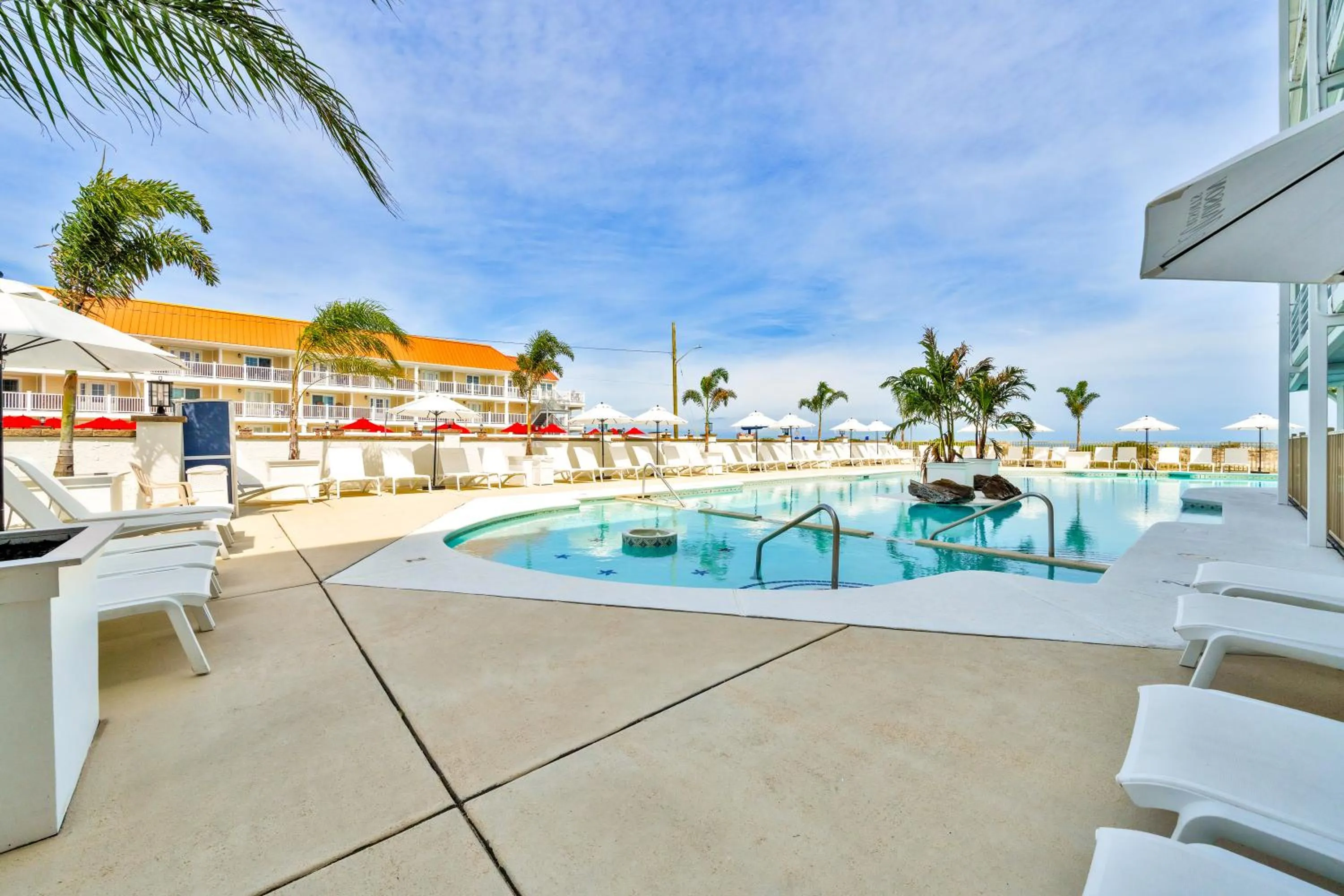 Swimming pool in Madison Resort Wildwood Crest