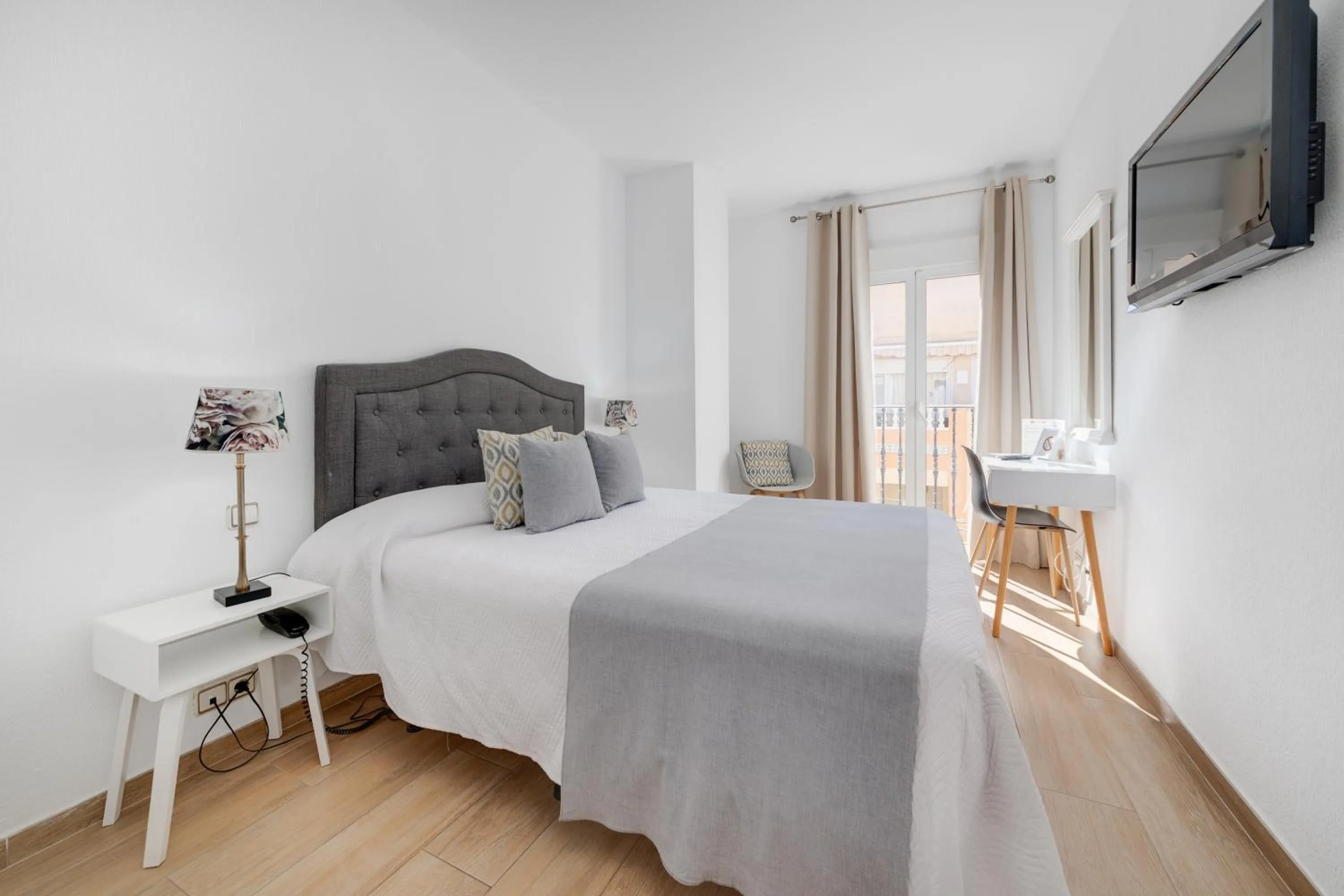 Bedroom, Bed in Hotel Madrid