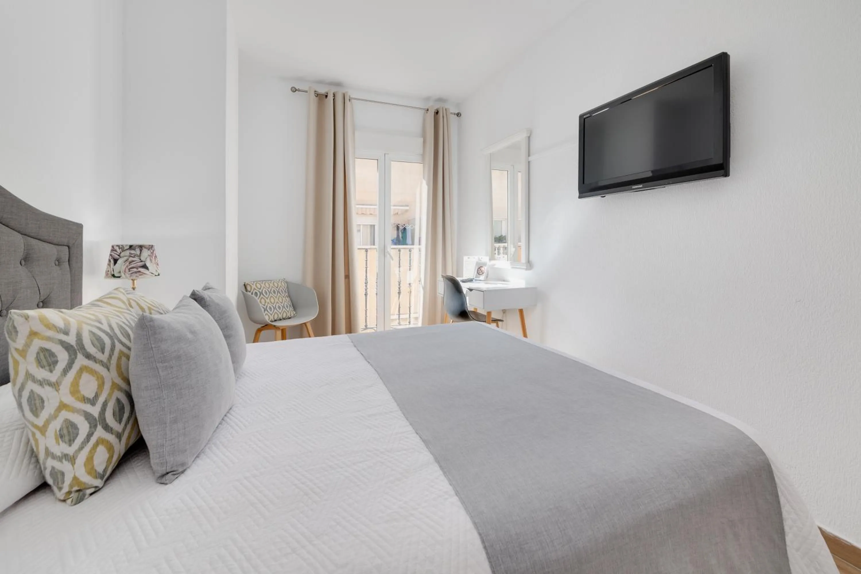 Bedroom, Bed in Hotel Madrid