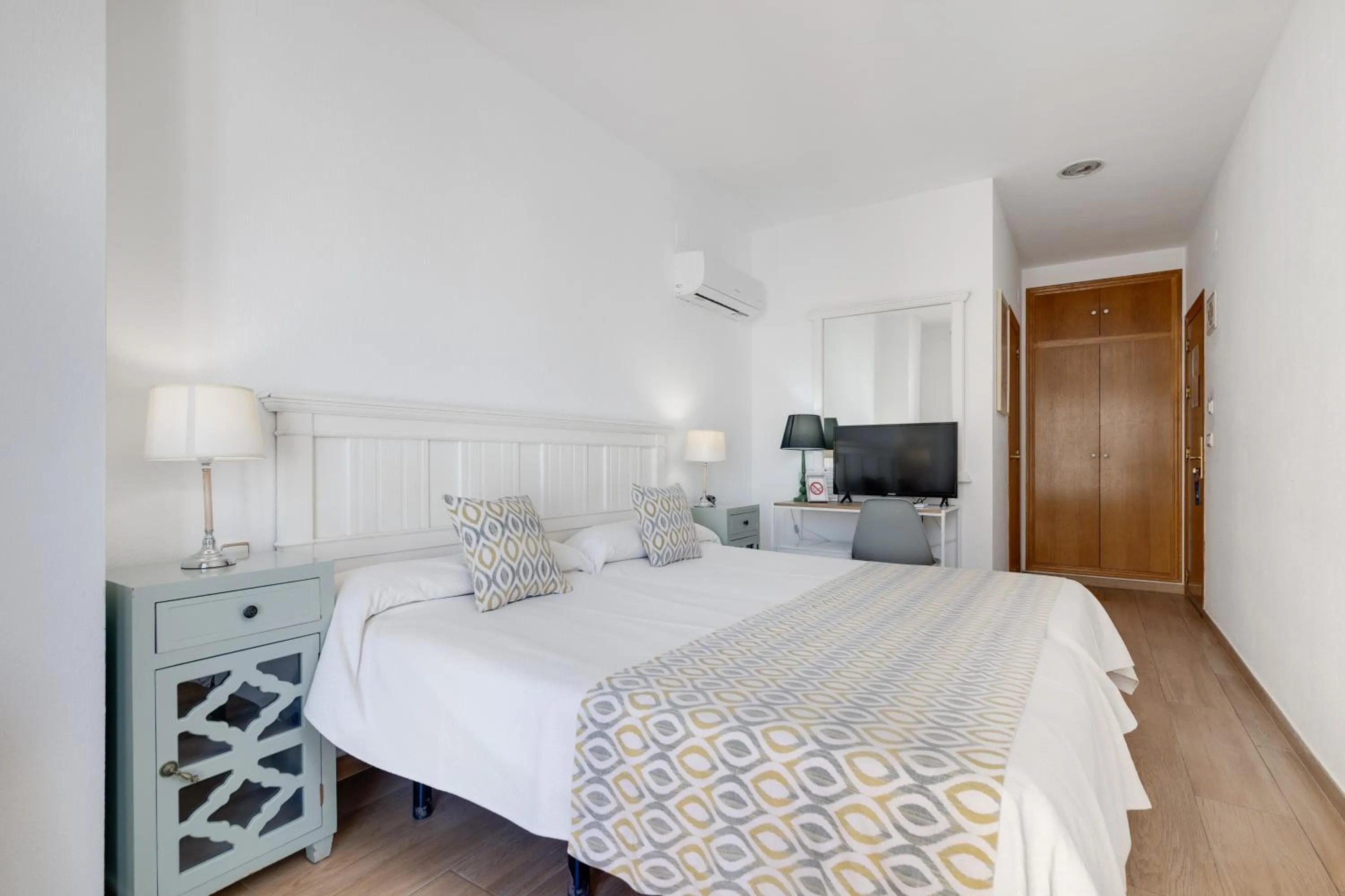 Bedroom, Bed in Hotel Madrid