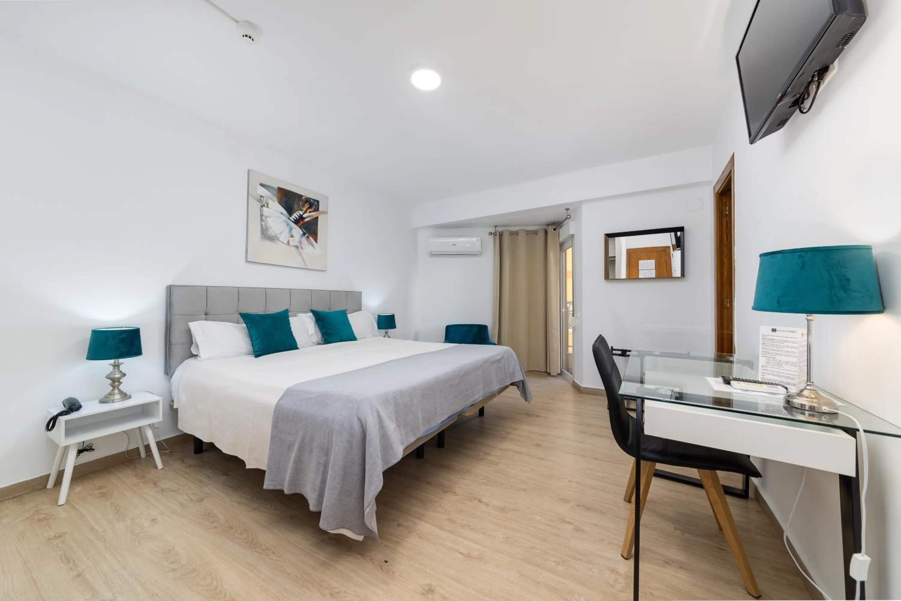 Bedroom, Bed in Hotel Madrid