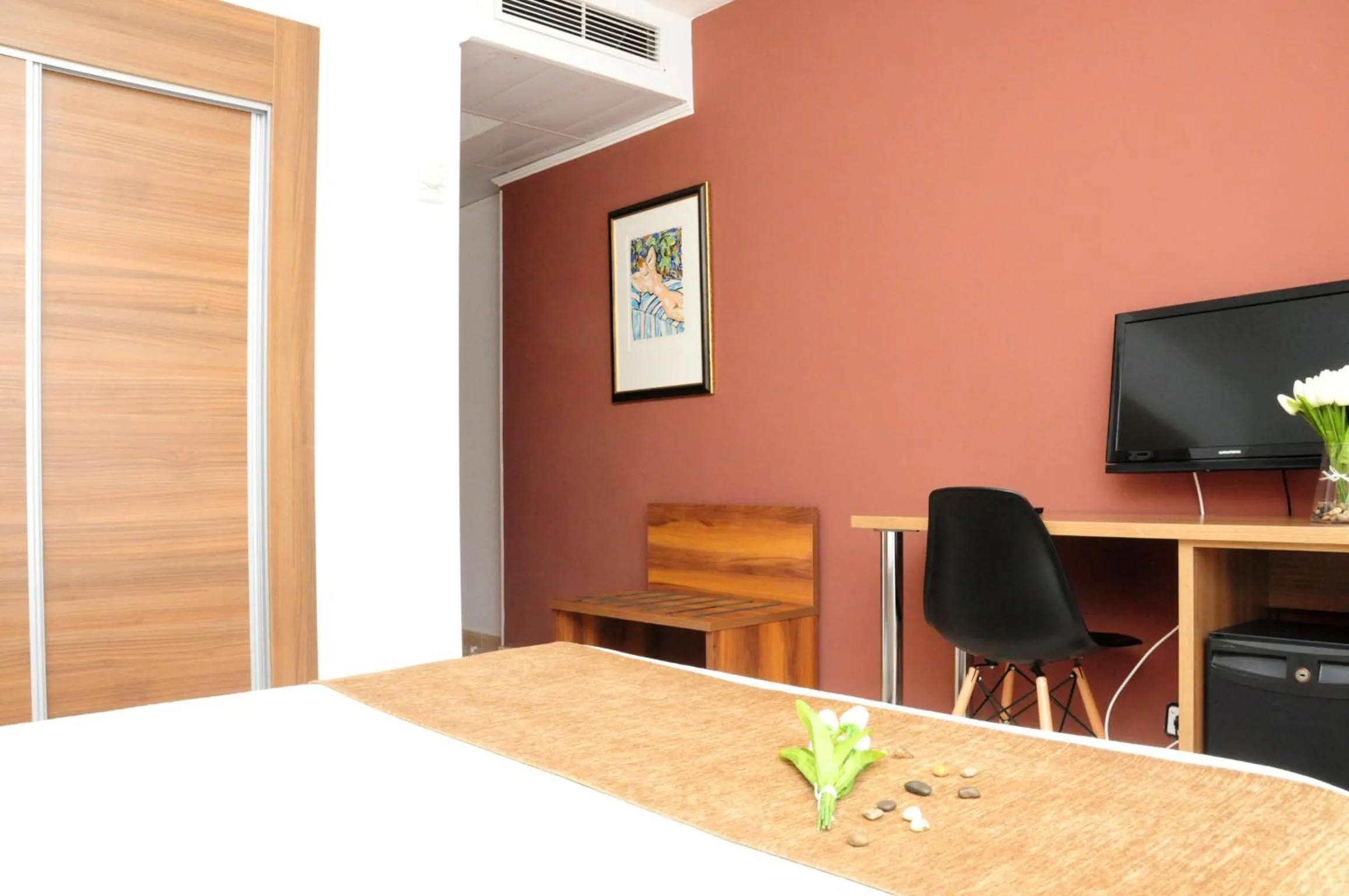 Photo of the whole room in Prince Park