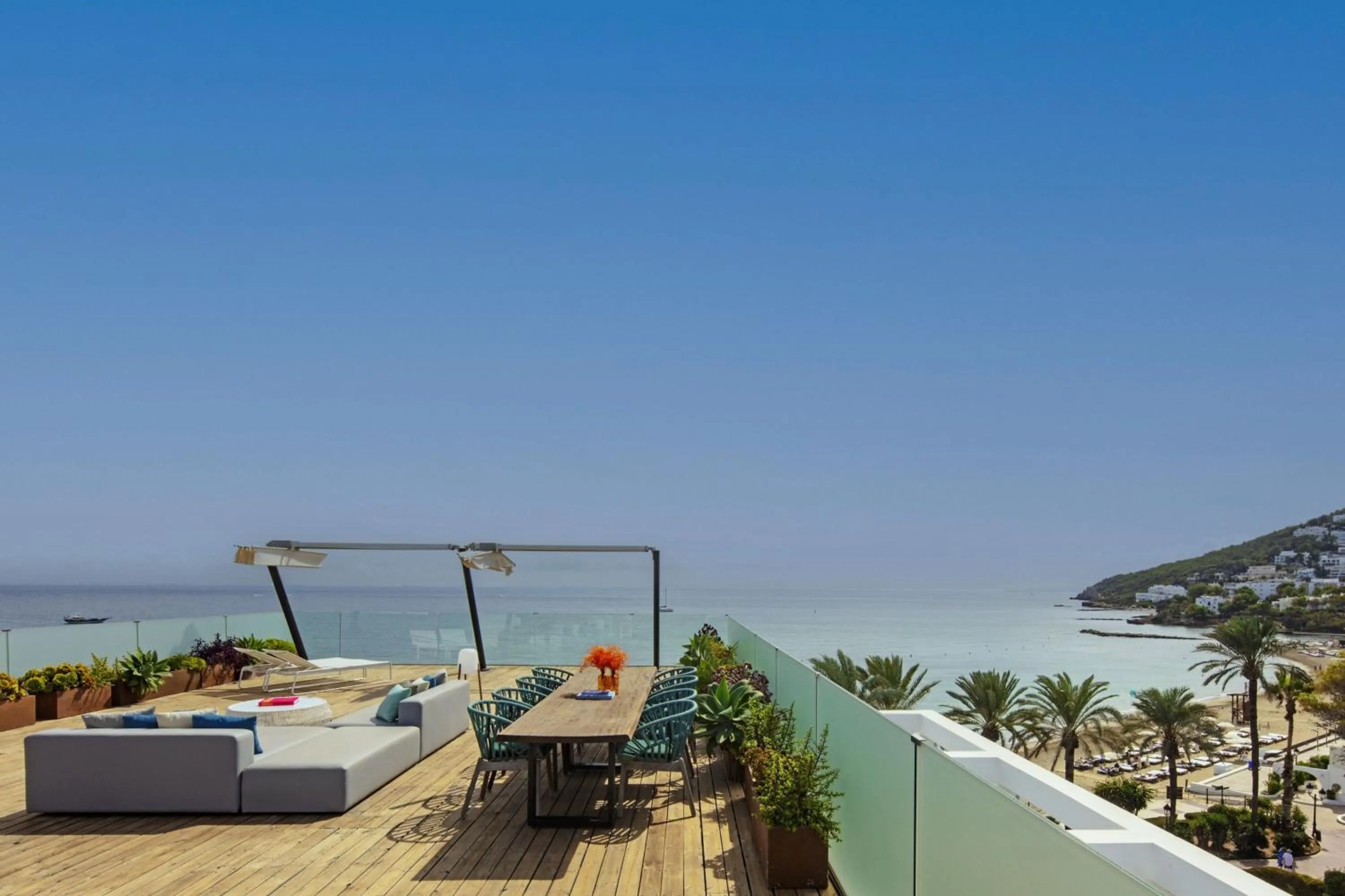 Photo of the whole room in W Ibiza