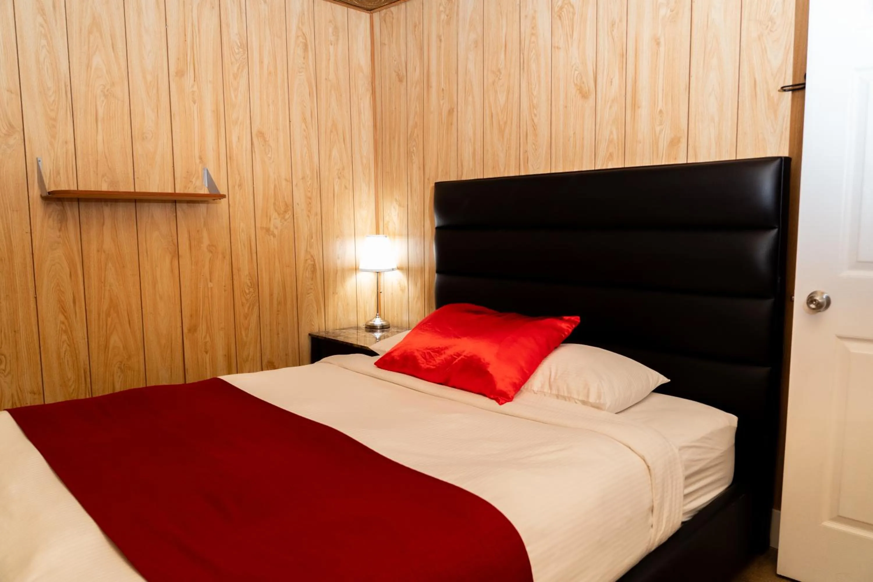 Bedroom, Bed in Mountain View Hope Motel