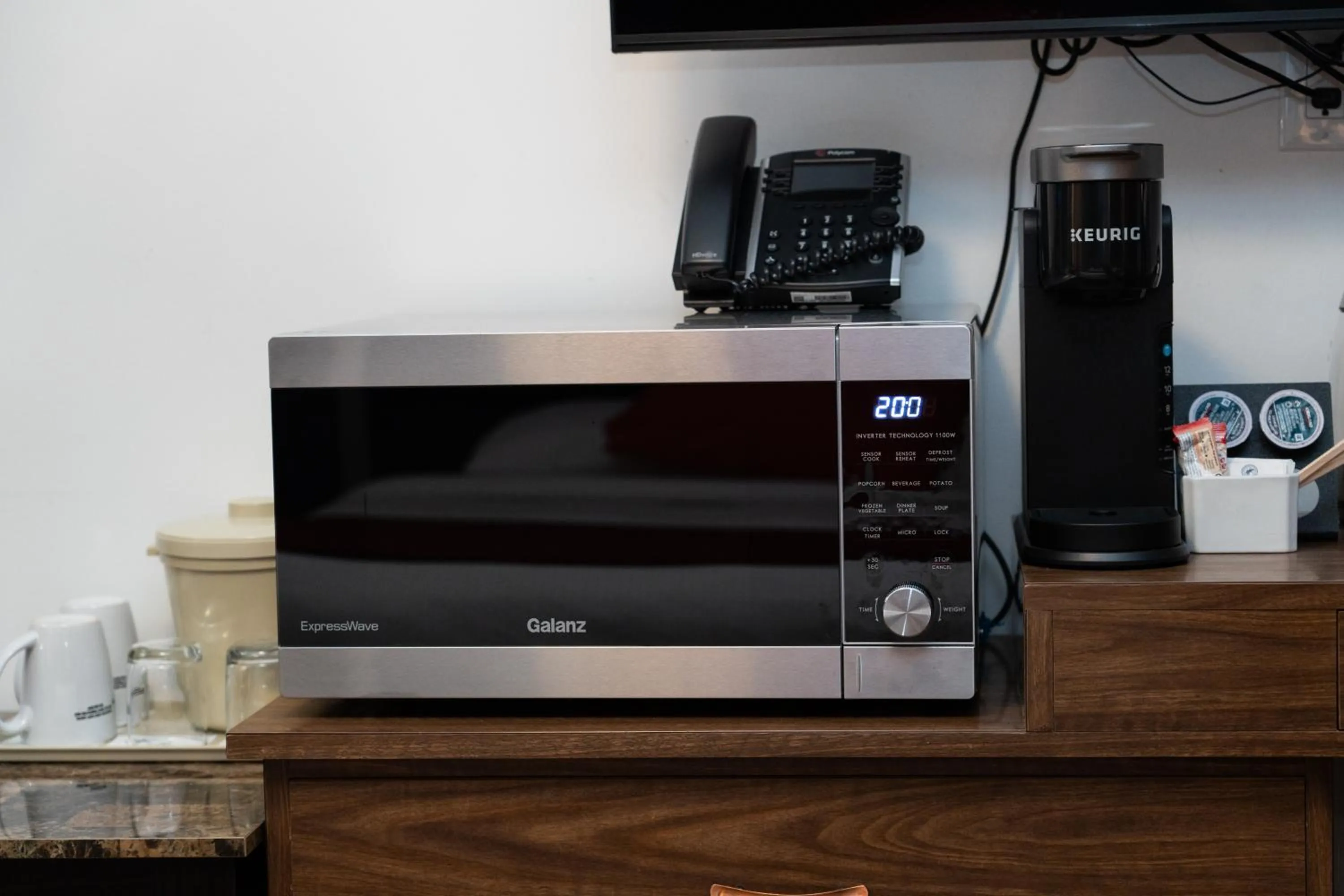 microwave in Mountain View Hope Motel