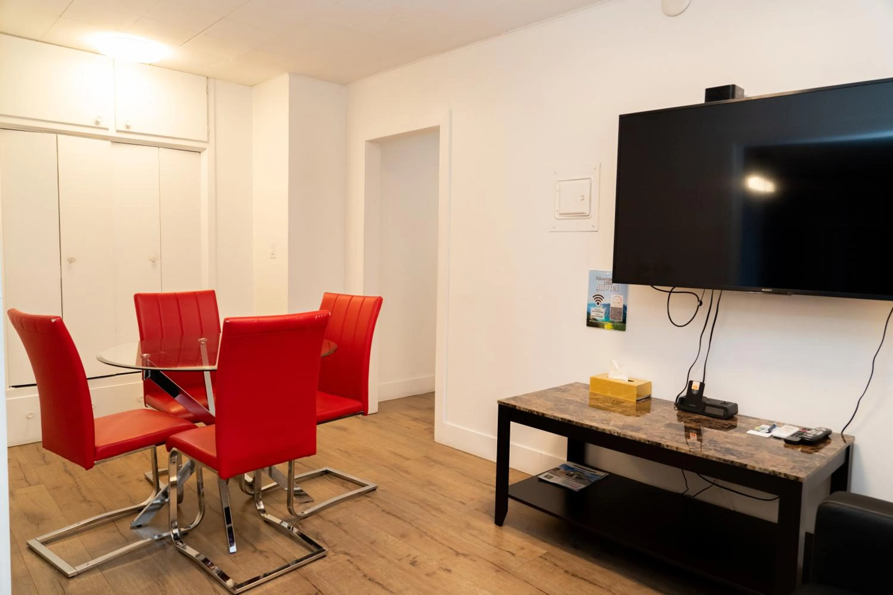 TV and multimedia in Mountain View Hope Motel