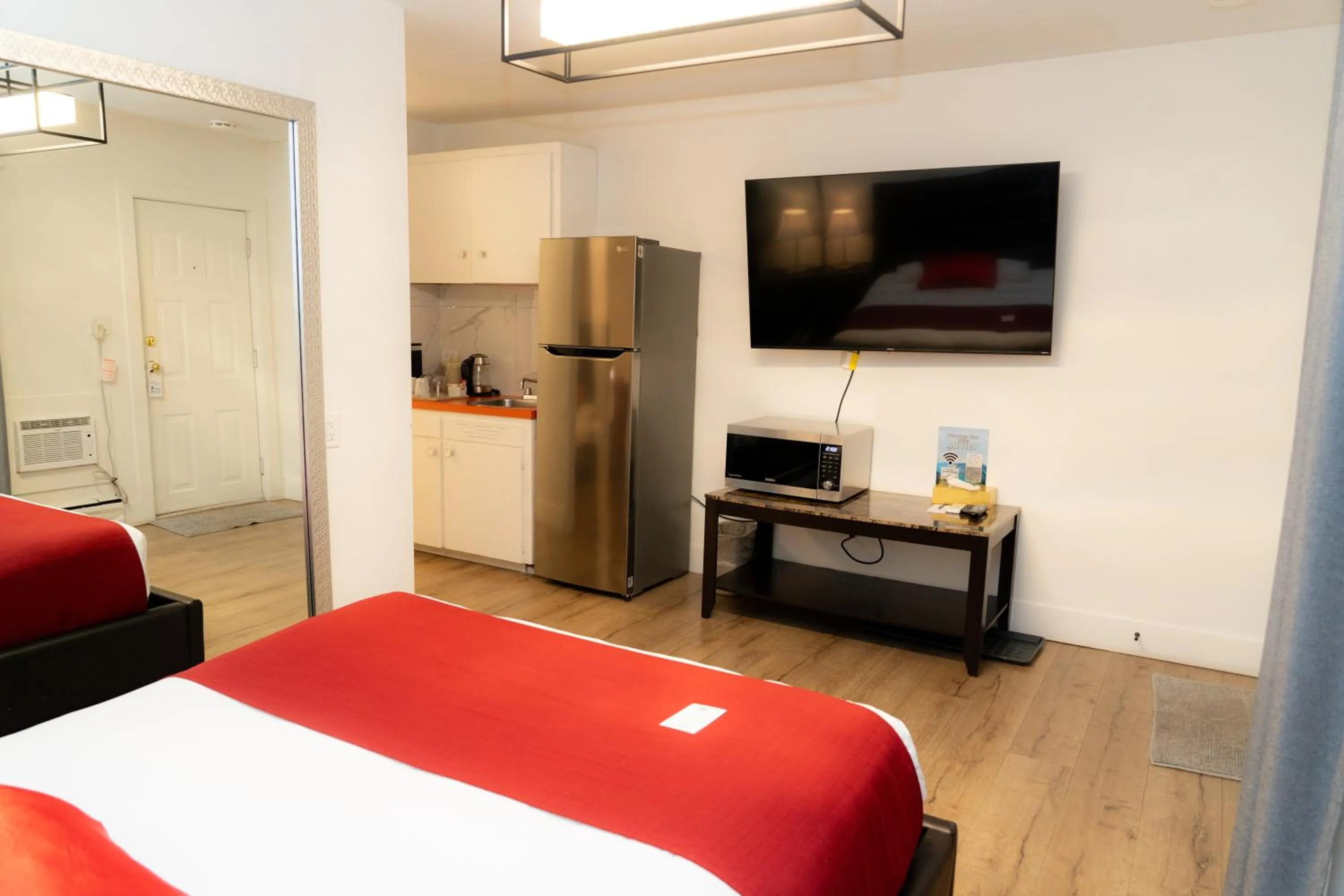 Bed in Mountain View Hope Motel