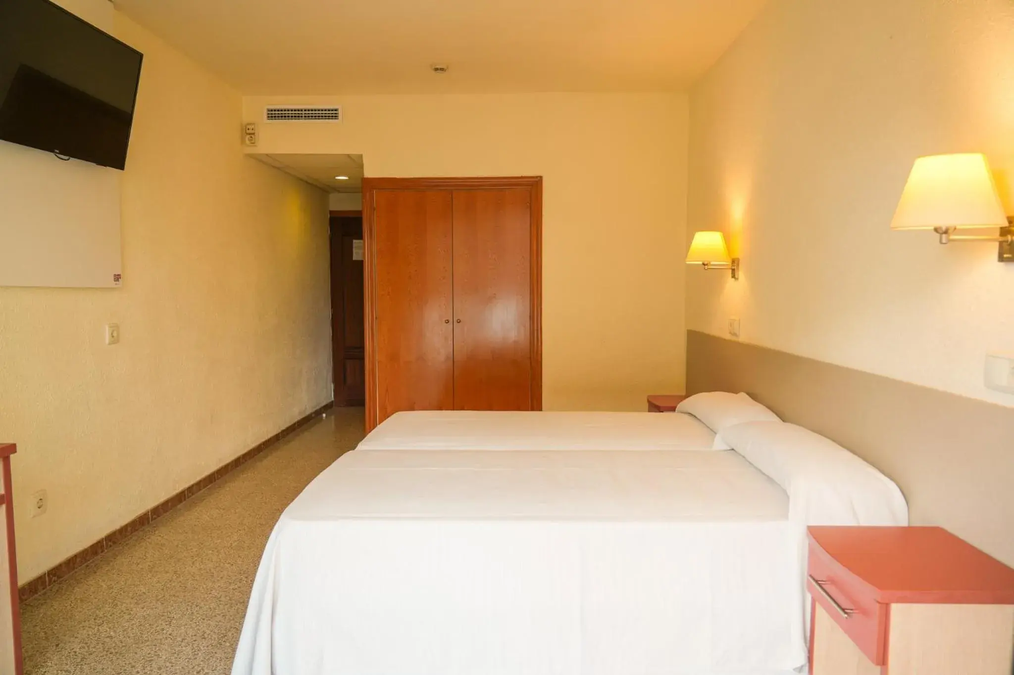 Family Room (2 Adults + 2 Children) in htop Molinos Park #htopEnjoy Family Room (2 Adults + 2 Children) in htop Molinos Park #htopEnjoy