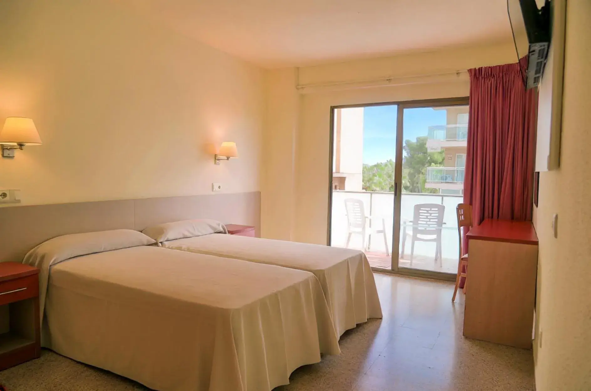 Double Room with Extra Bed (2 Adults + 1 Child) in htop Molinos Park #htopEnjoy Double Room with Extra Bed (2 Adults + 1 Child) in htop Molinos Park #htopEnjoy