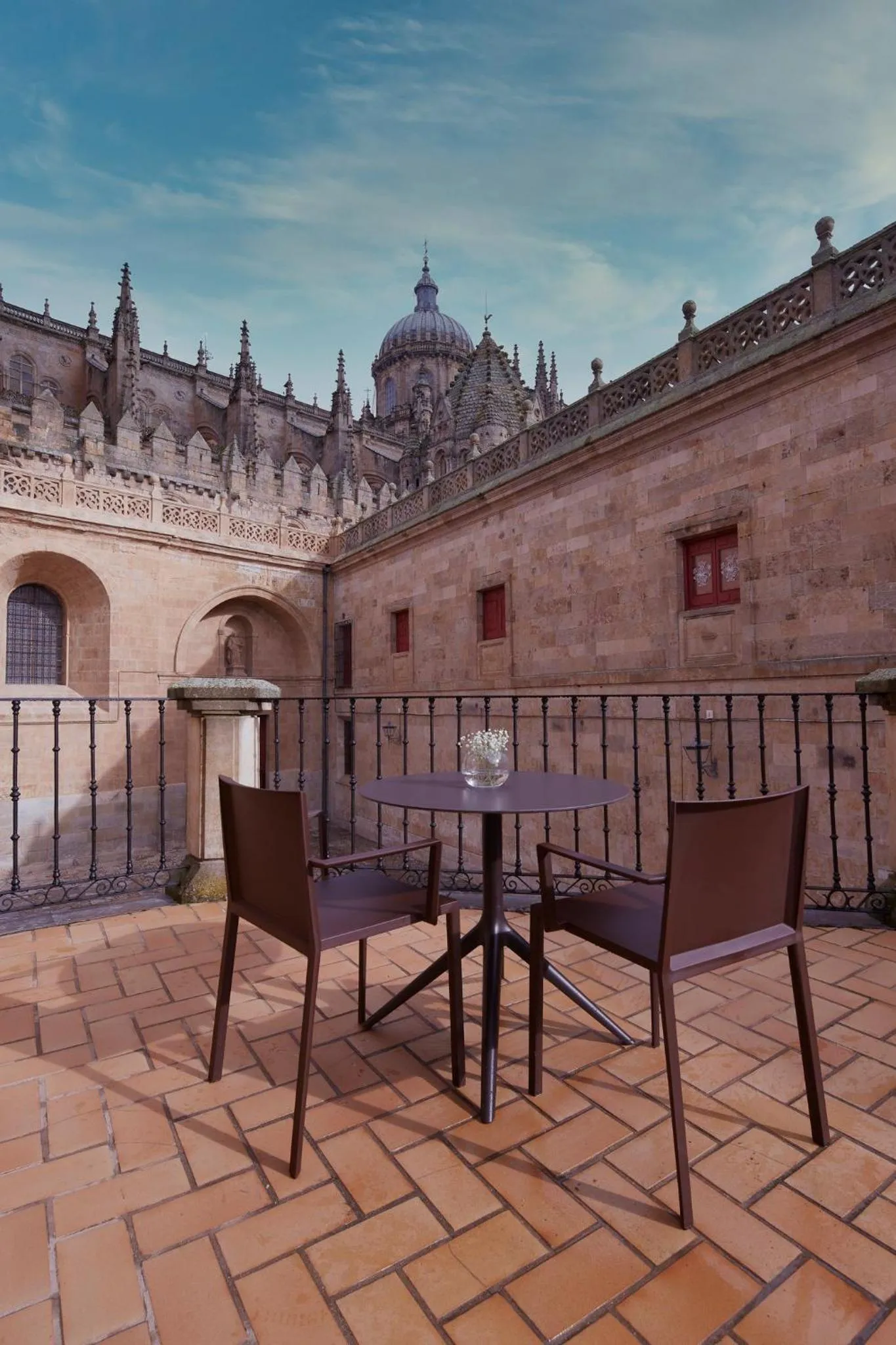 Photo of the whole room in Sercotel Puerta de la Catedral