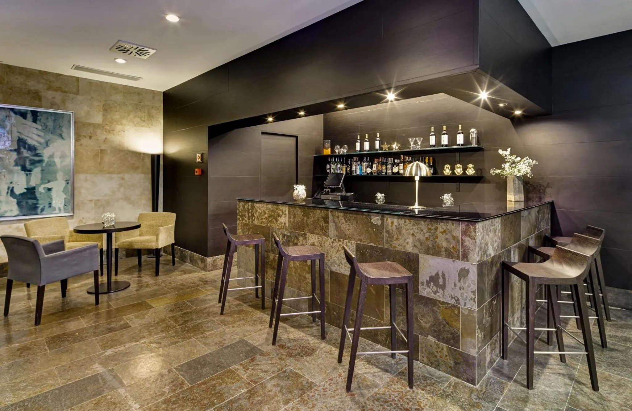 Lounge or bar in Sercotel Puerta de la Catedral