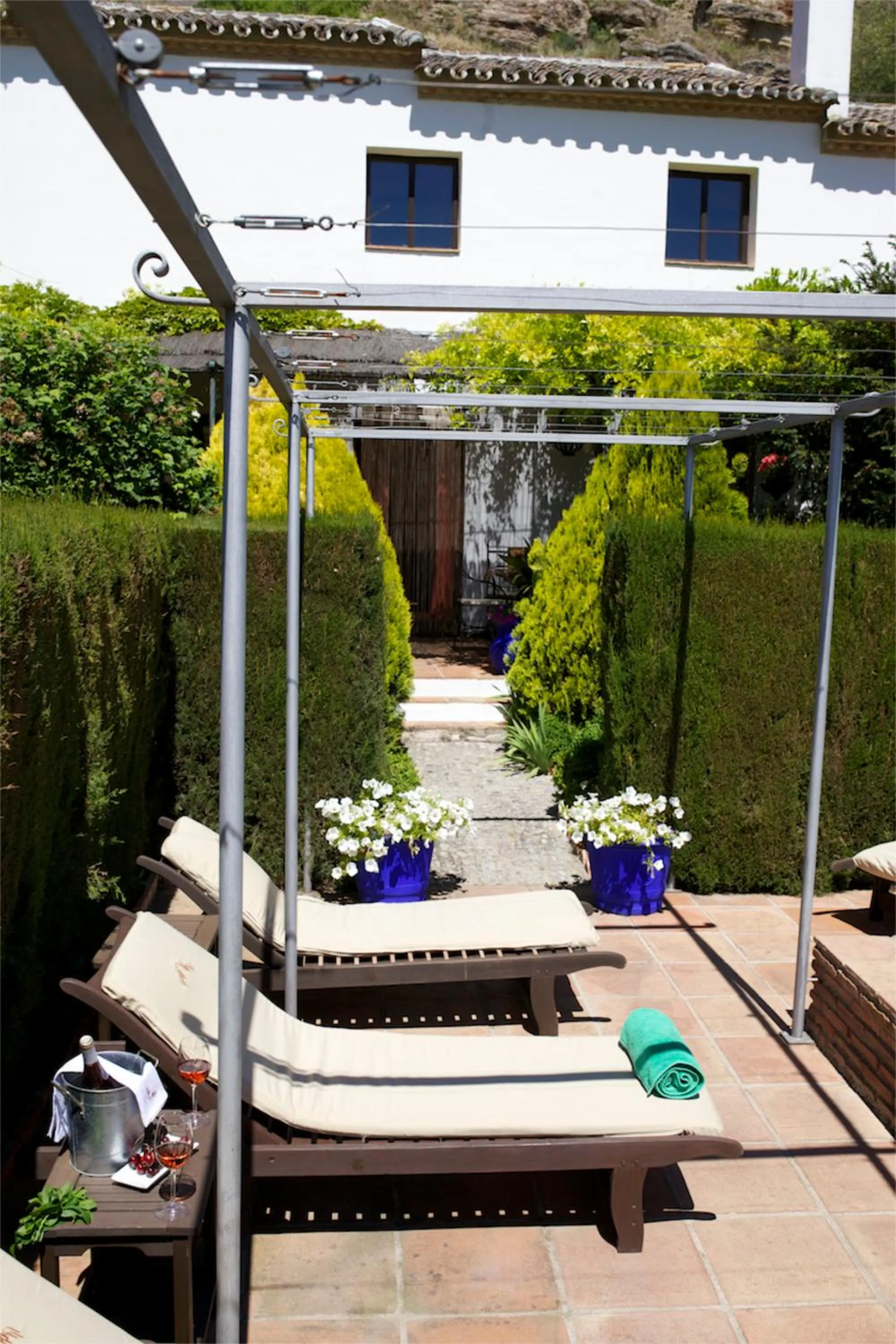 Garden view in Alavera de los Baños