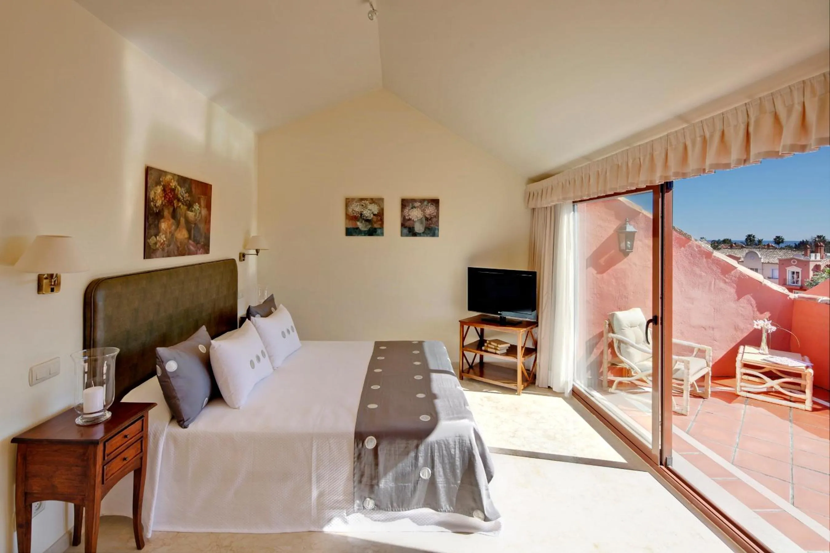 Bed in Vasari Resort