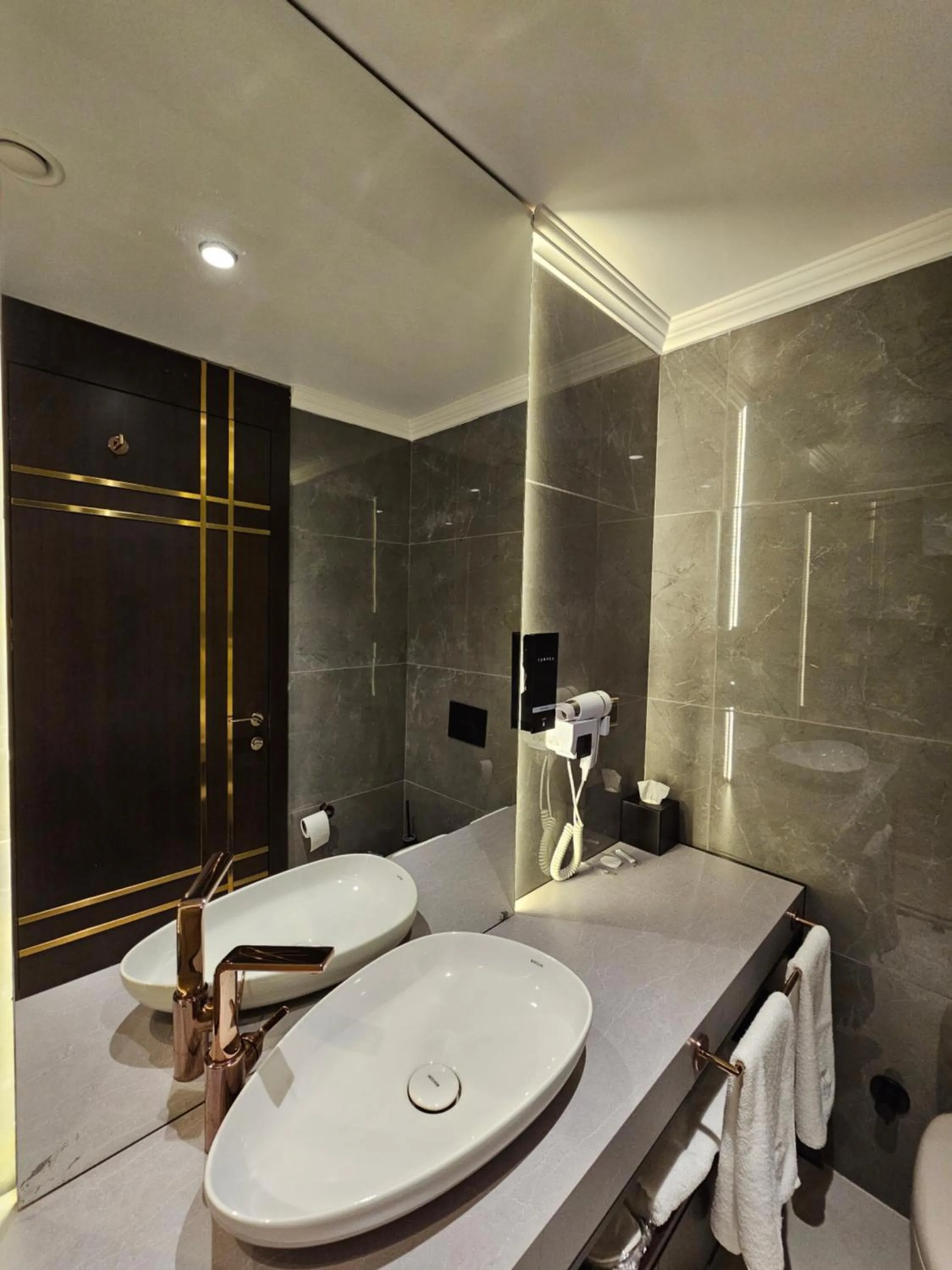 Shower in Asur Imperıal Hotel