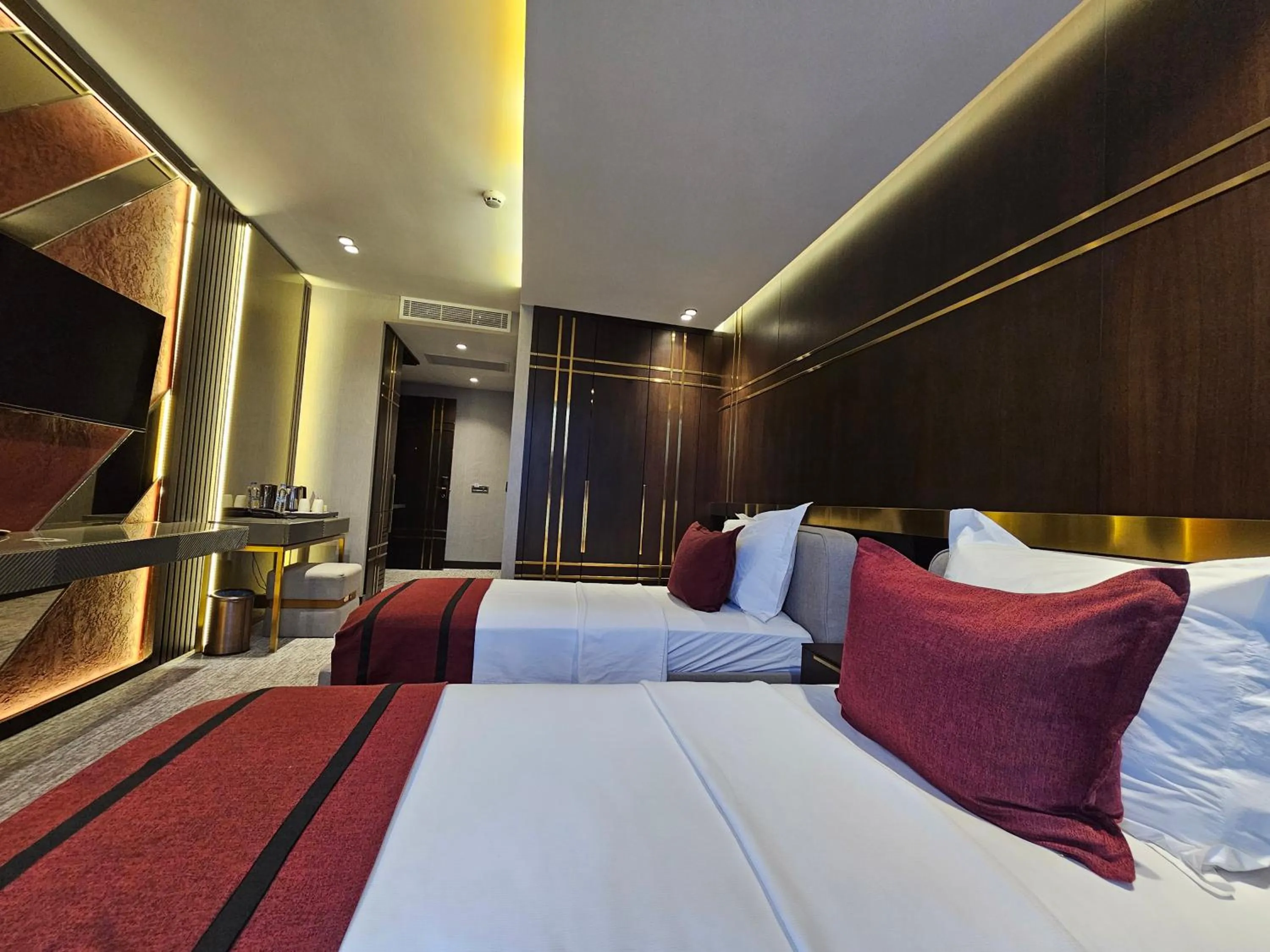 Photo of the whole room, Bed in Asur Imperıal Hotel