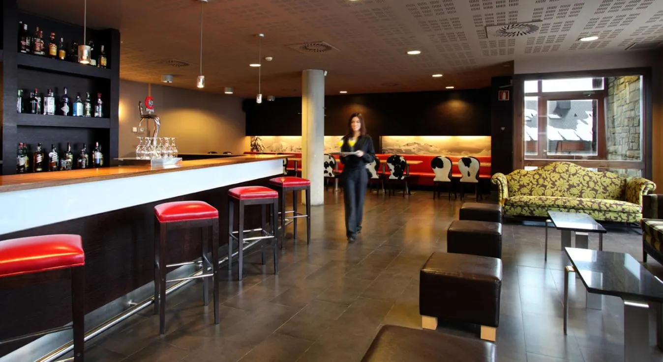 Lounge or bar in HG Alto Aragón