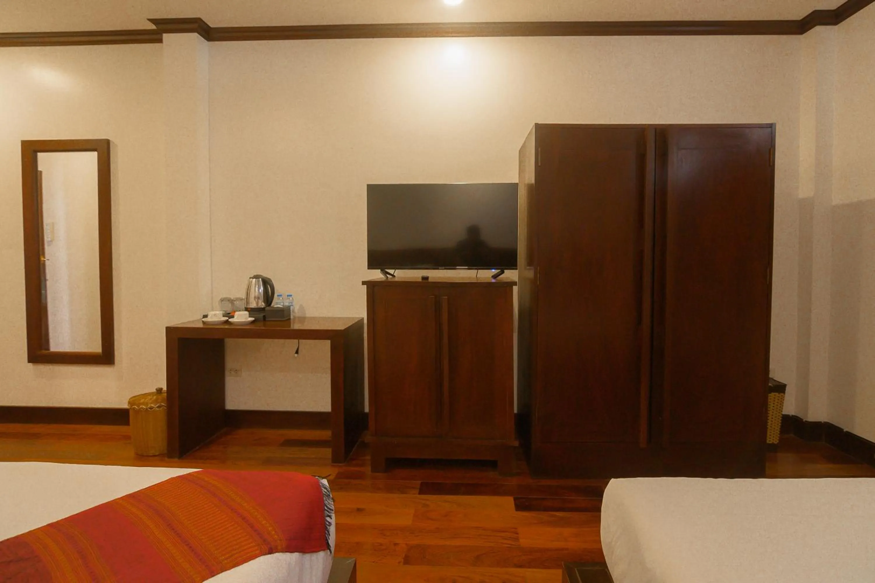 TV and multimedia, Bed in Lux Hotel