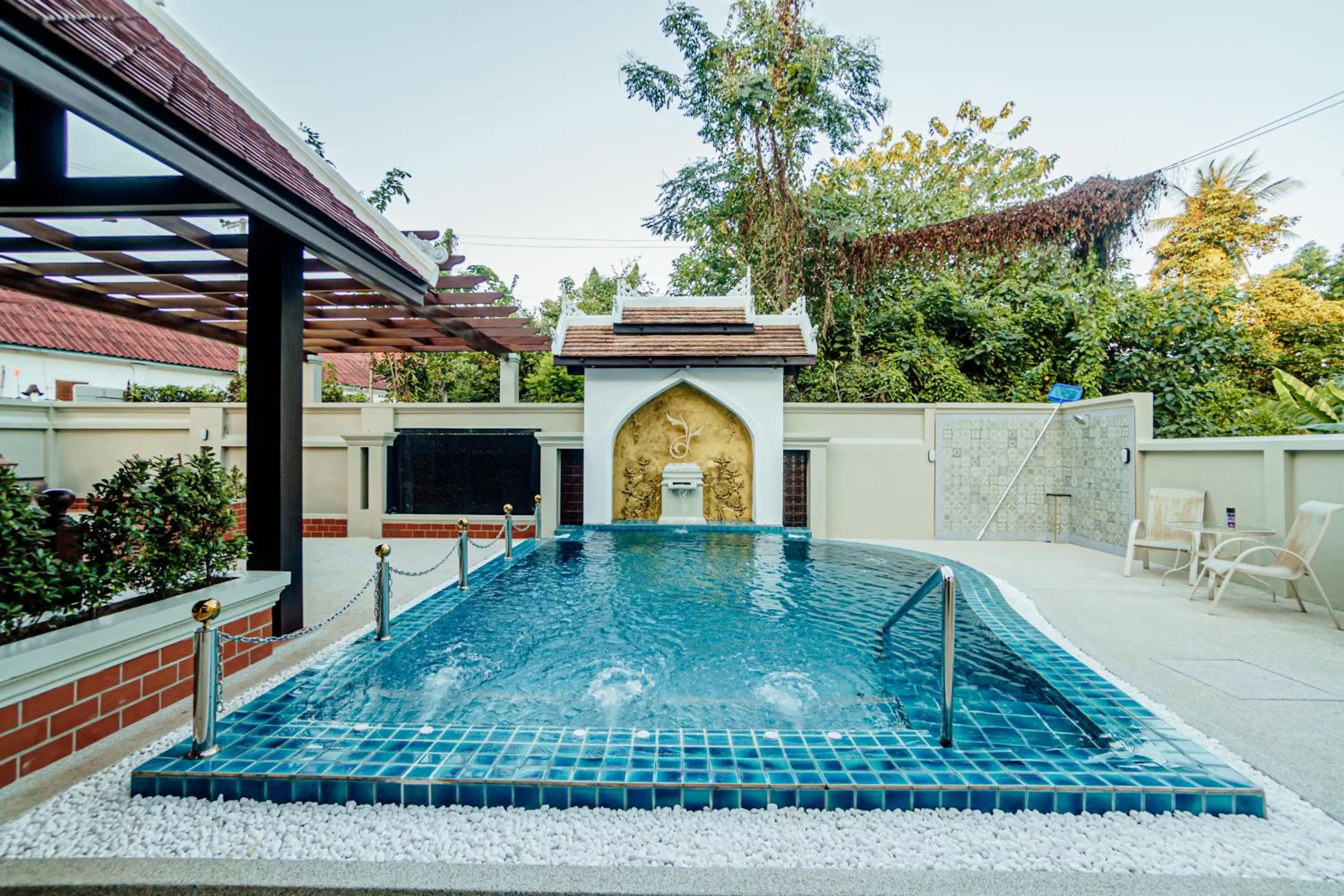 Swimming pool in Lux Hotel