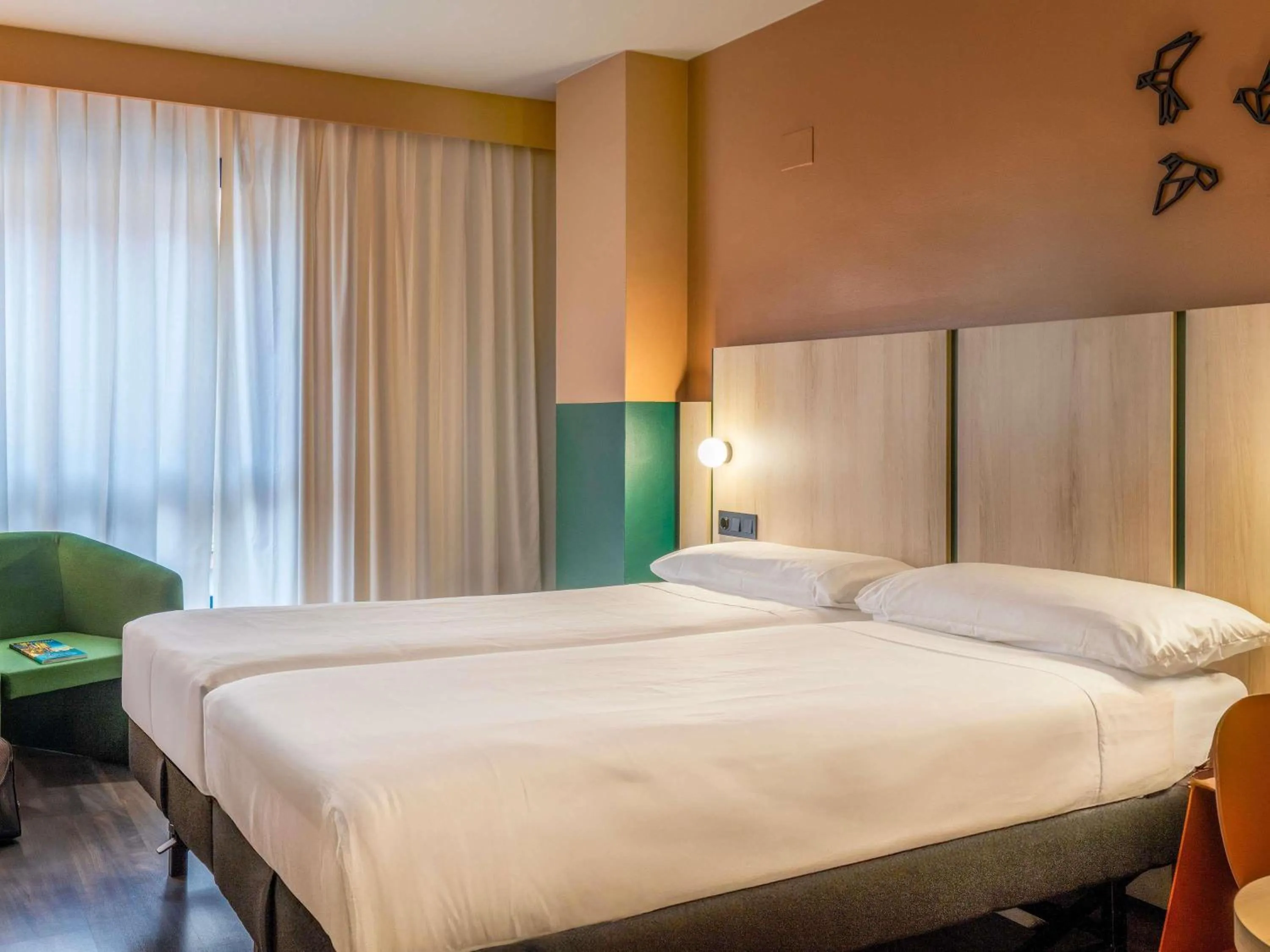 Bedroom, Bed in Ibis Styles Zaragoza Centro