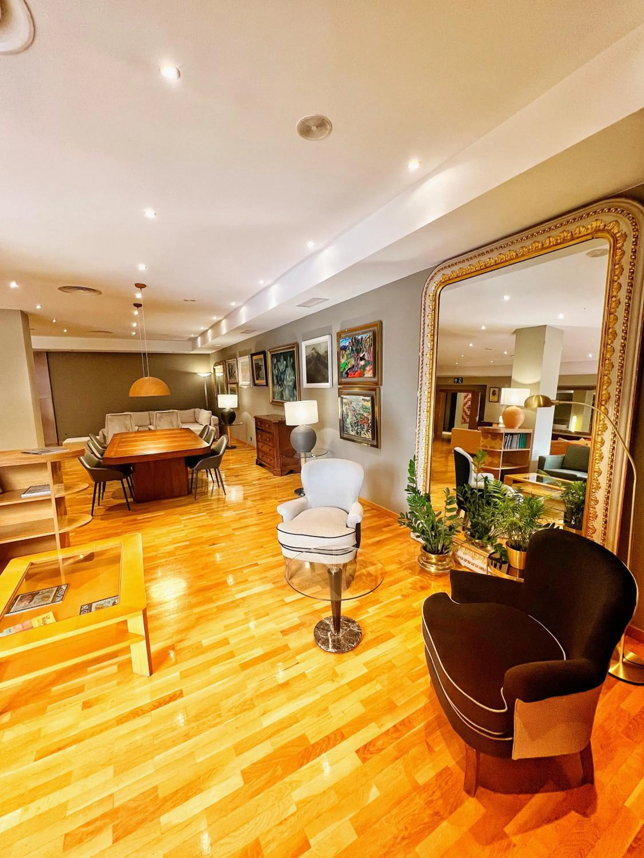 Living room in Hotel Carlton Rioja