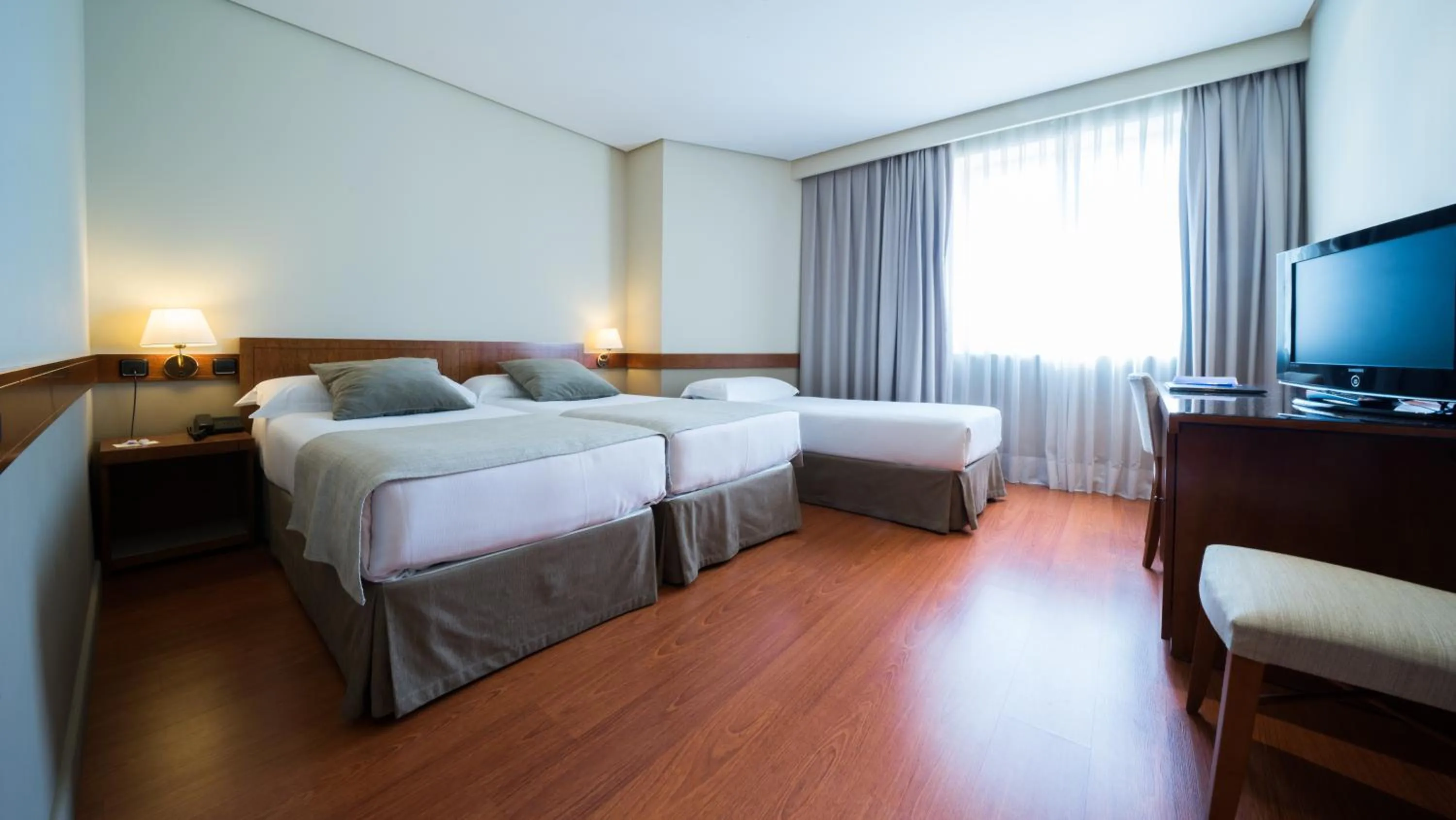 Bedroom in Hotel Carlton Rioja