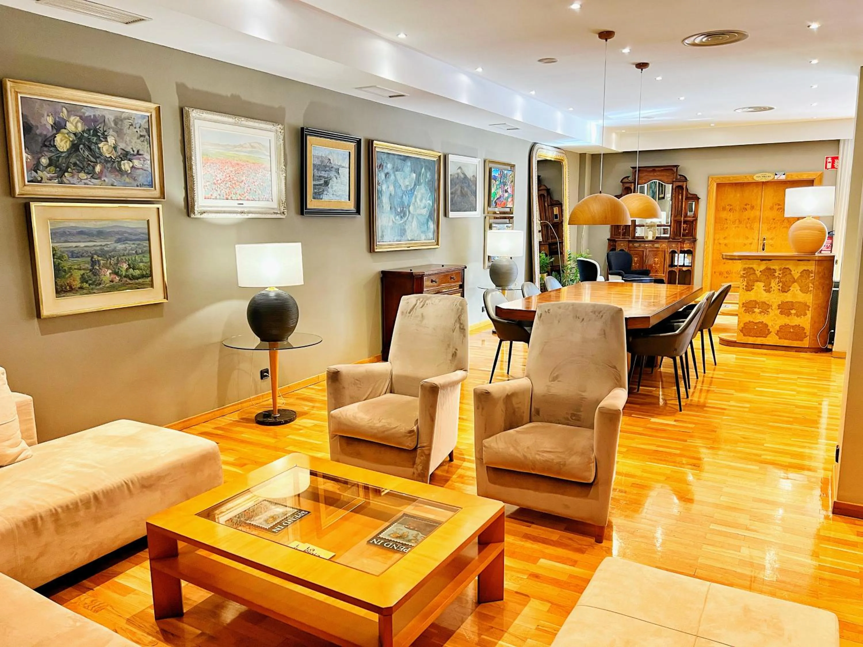 Living room in Hotel Carlton Rioja