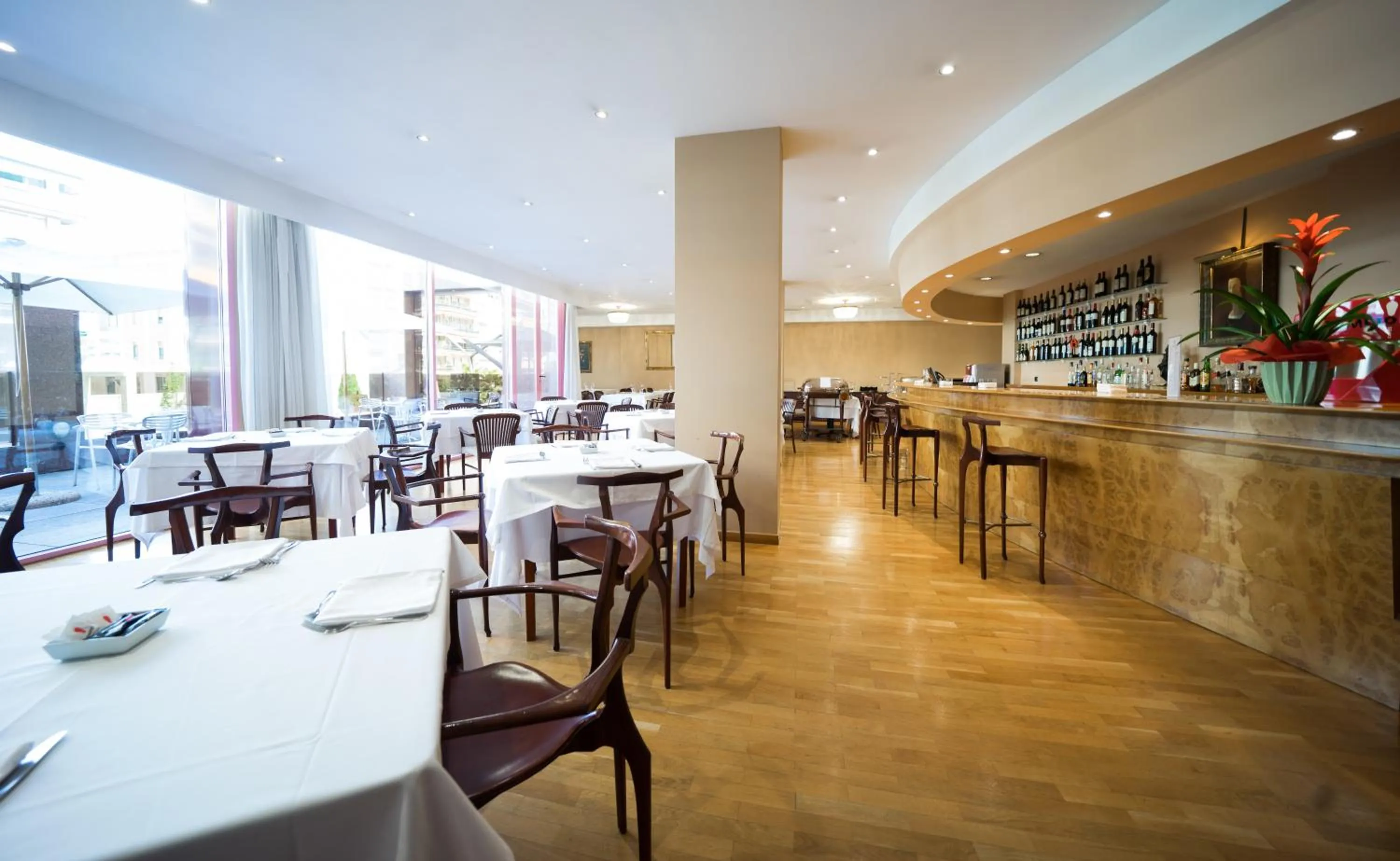 Dining area in Hotel Carlton Rioja