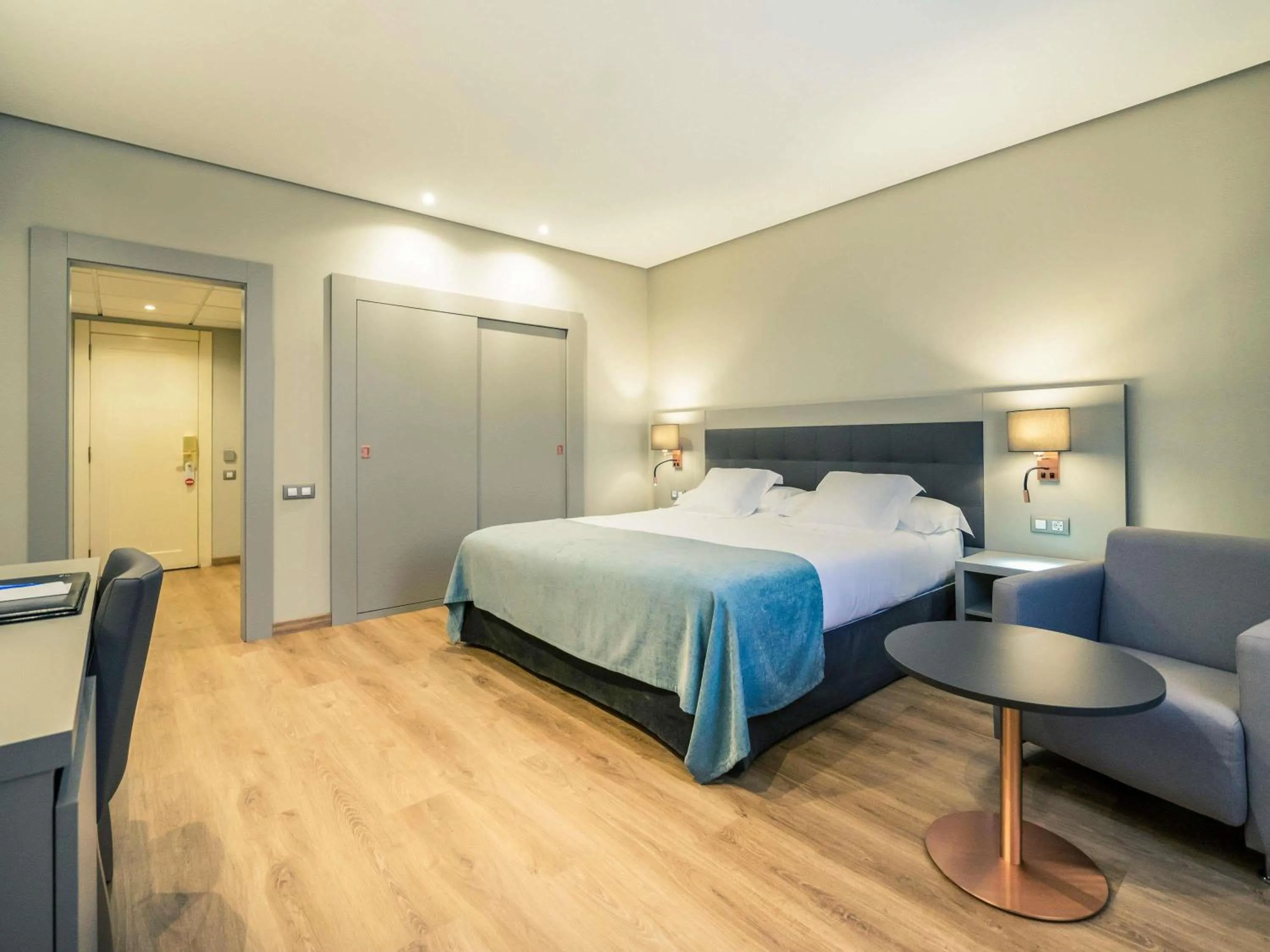 Bedroom in Hotel Carlton Rioja