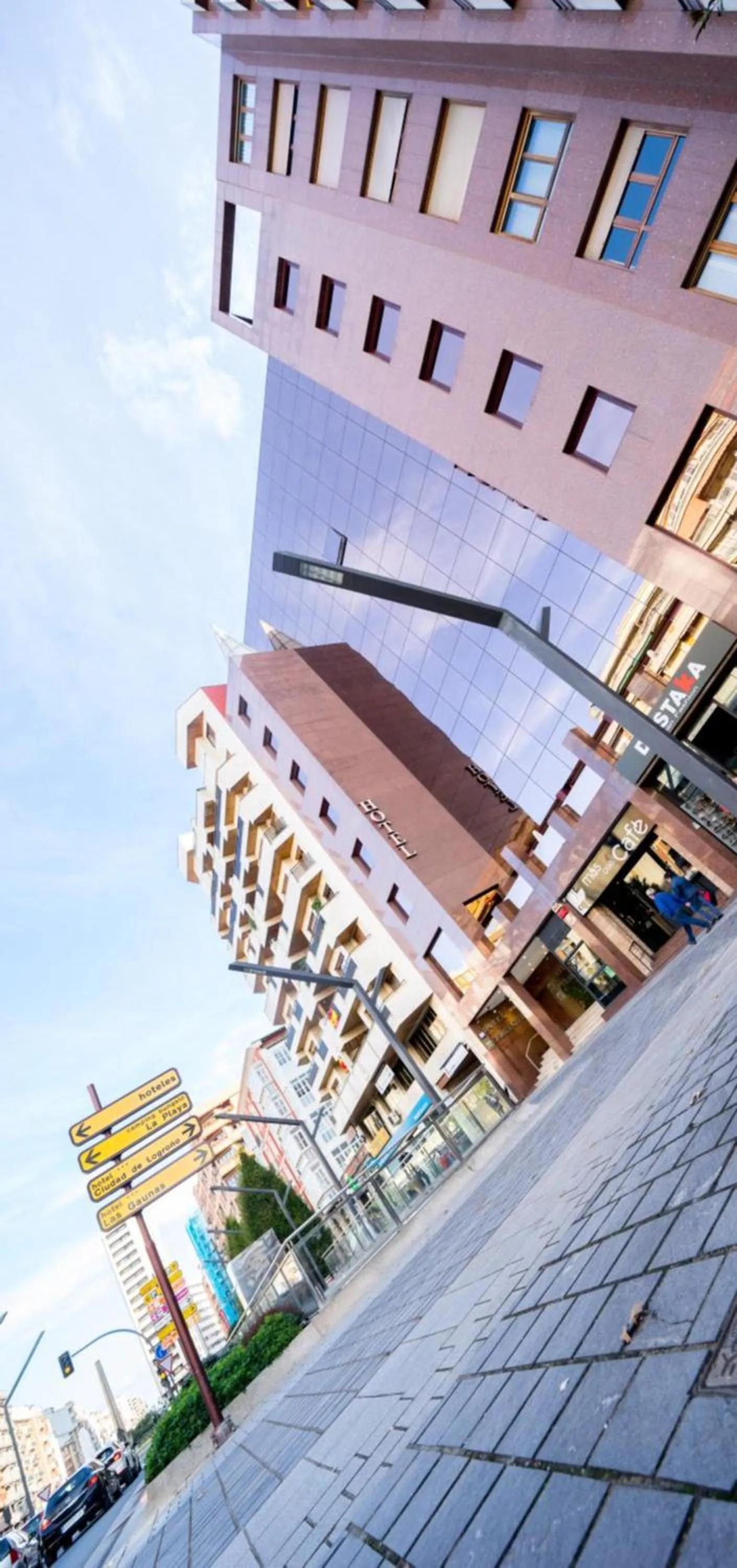 Facade/entrance in Hotel Carlton Rioja