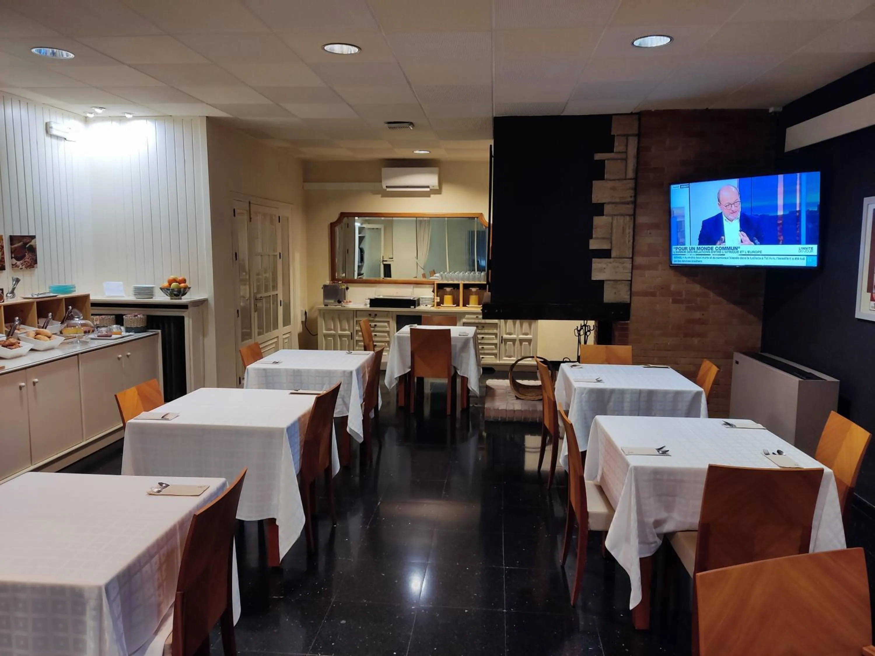 Buffet breakfast in Puerta De España