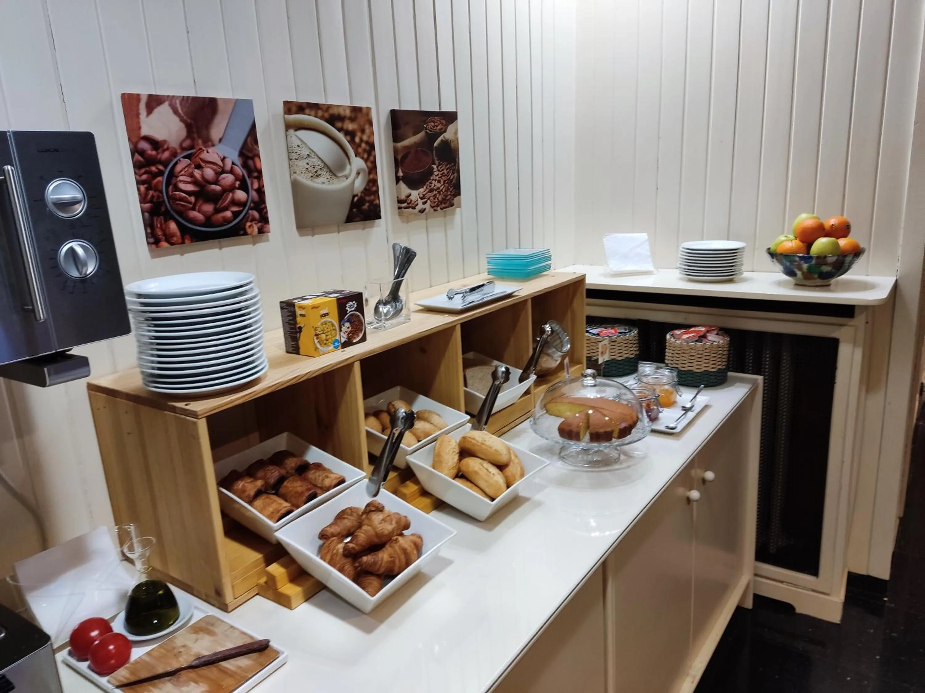 Buffet breakfast in Puerta De España