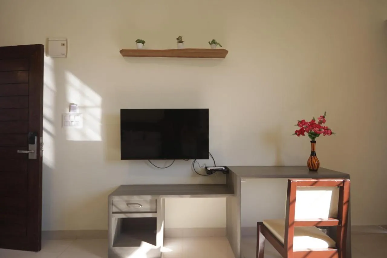 TV and multimedia in Elysian Grand Hotel