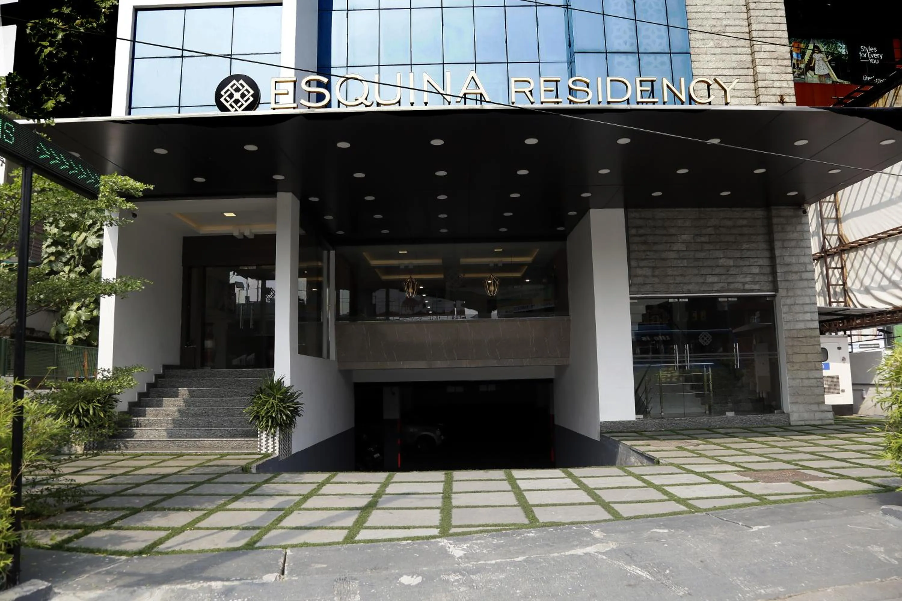 Property building in ESQUINA RESIDENCY