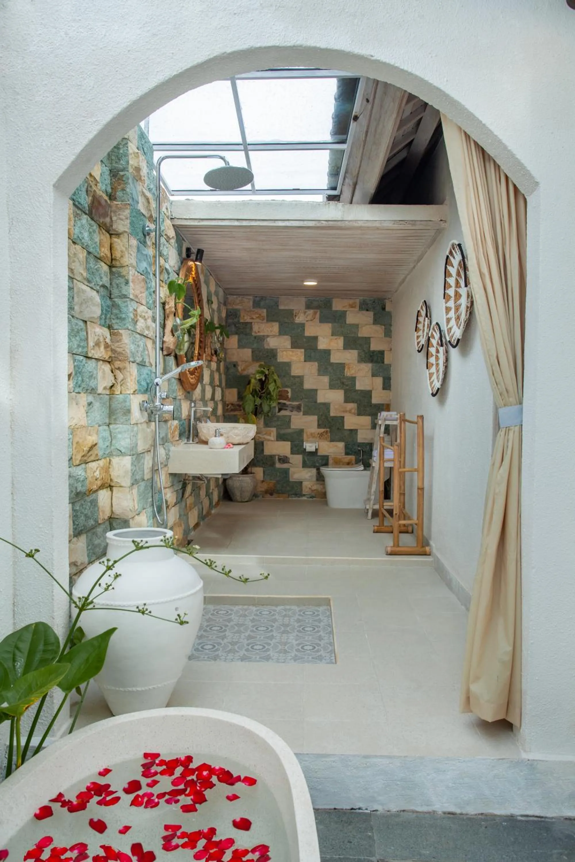 Bath in Amaya Sebatu Villa