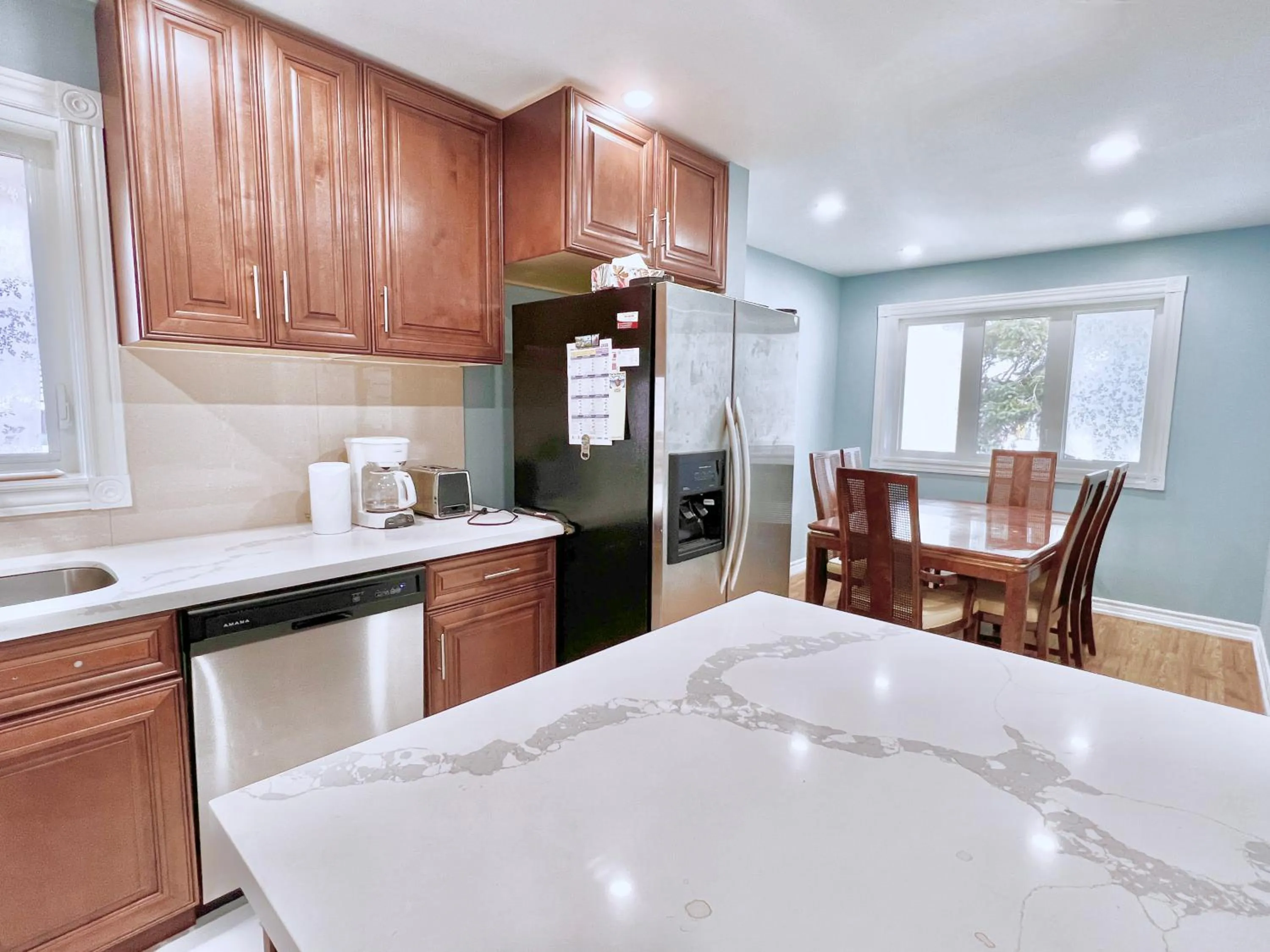 Coffee/tea facilities in Renovated Rooms 10-min to Finch Subway Near Yonge St