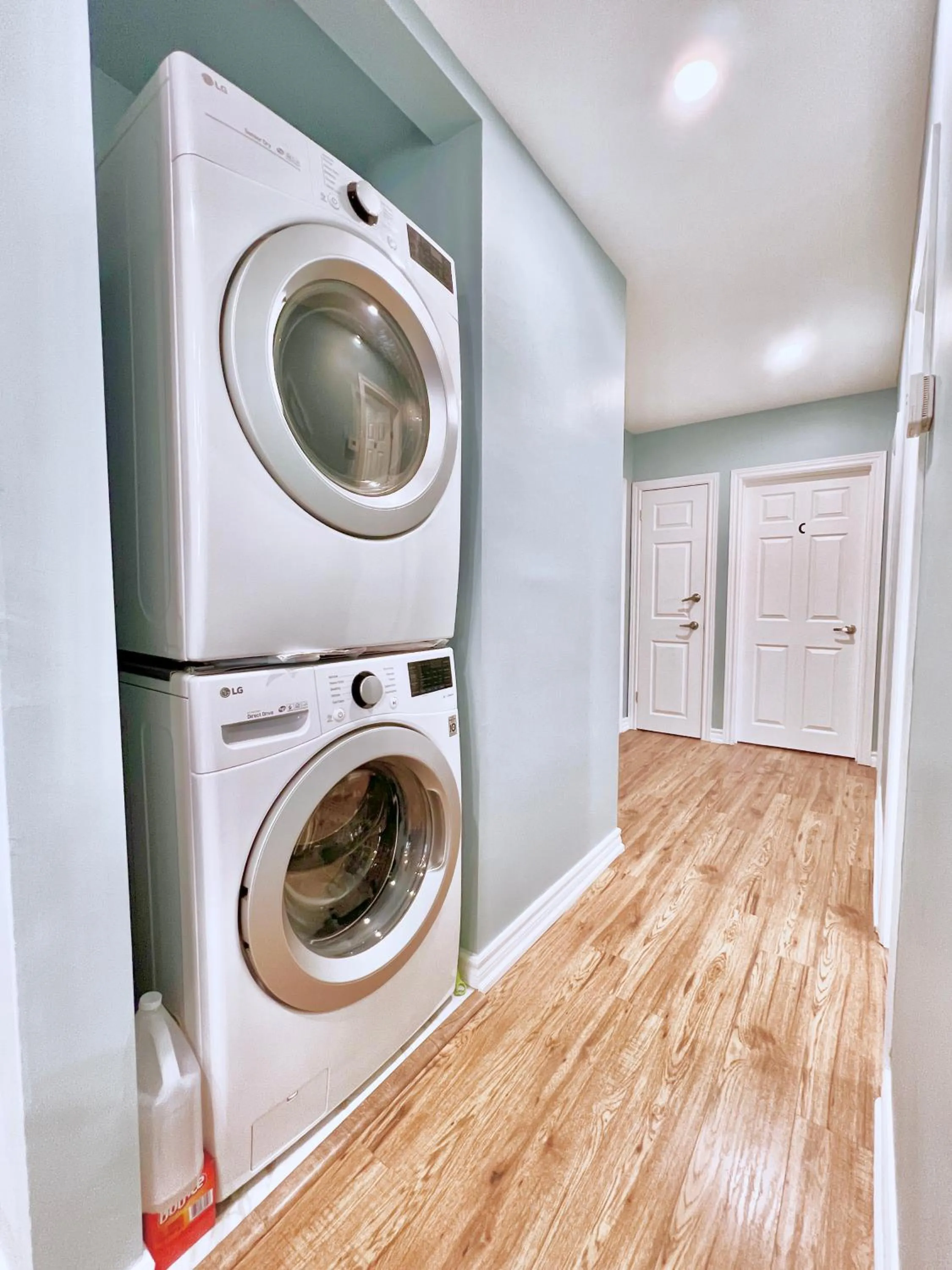 washing machine in Renovated Rooms 10-min to Finch Subway Near Yonge St