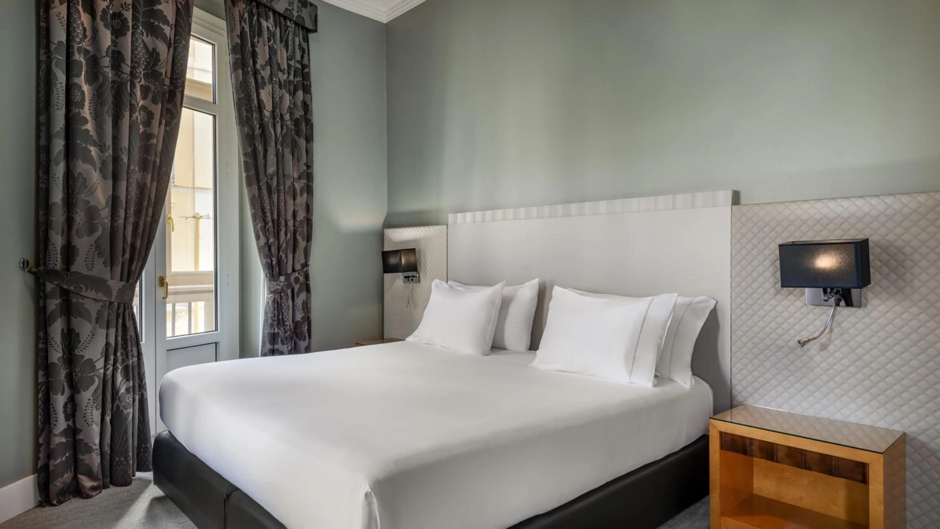 Bed in Hotel Larios Málaga