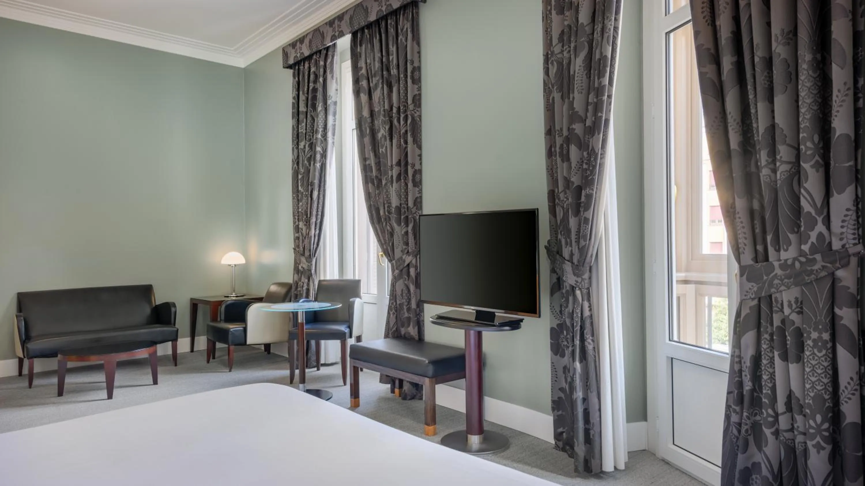 TV and multimedia, Bed in Hotel Larios Málaga