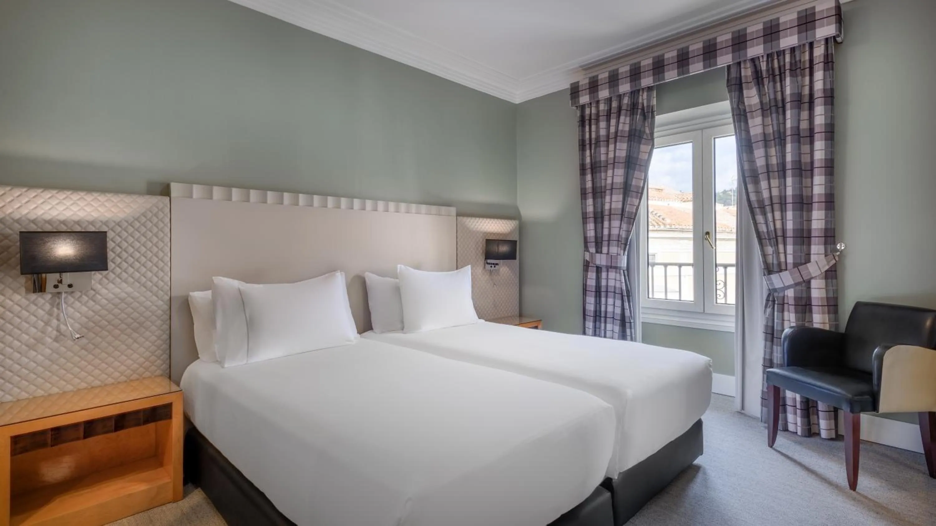 Bedroom, Bed in Hotel Larios Málaga