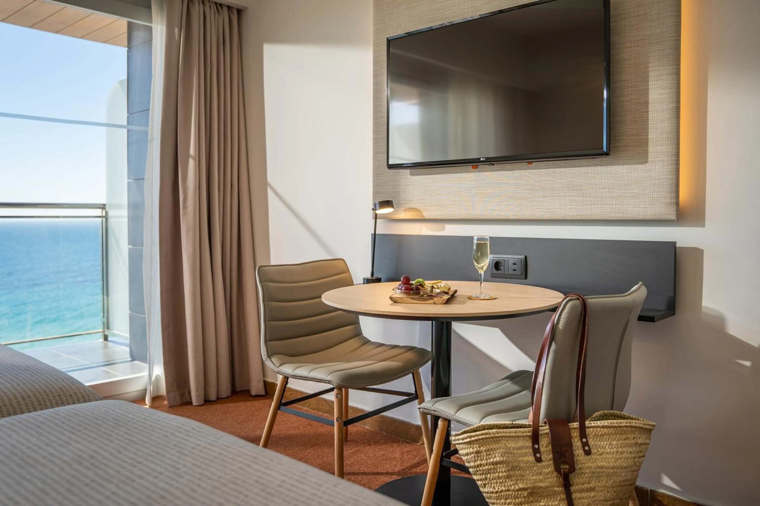 TV and multimedia, Bed in INNSiDE by Meliá Costablanca - Adults recommended