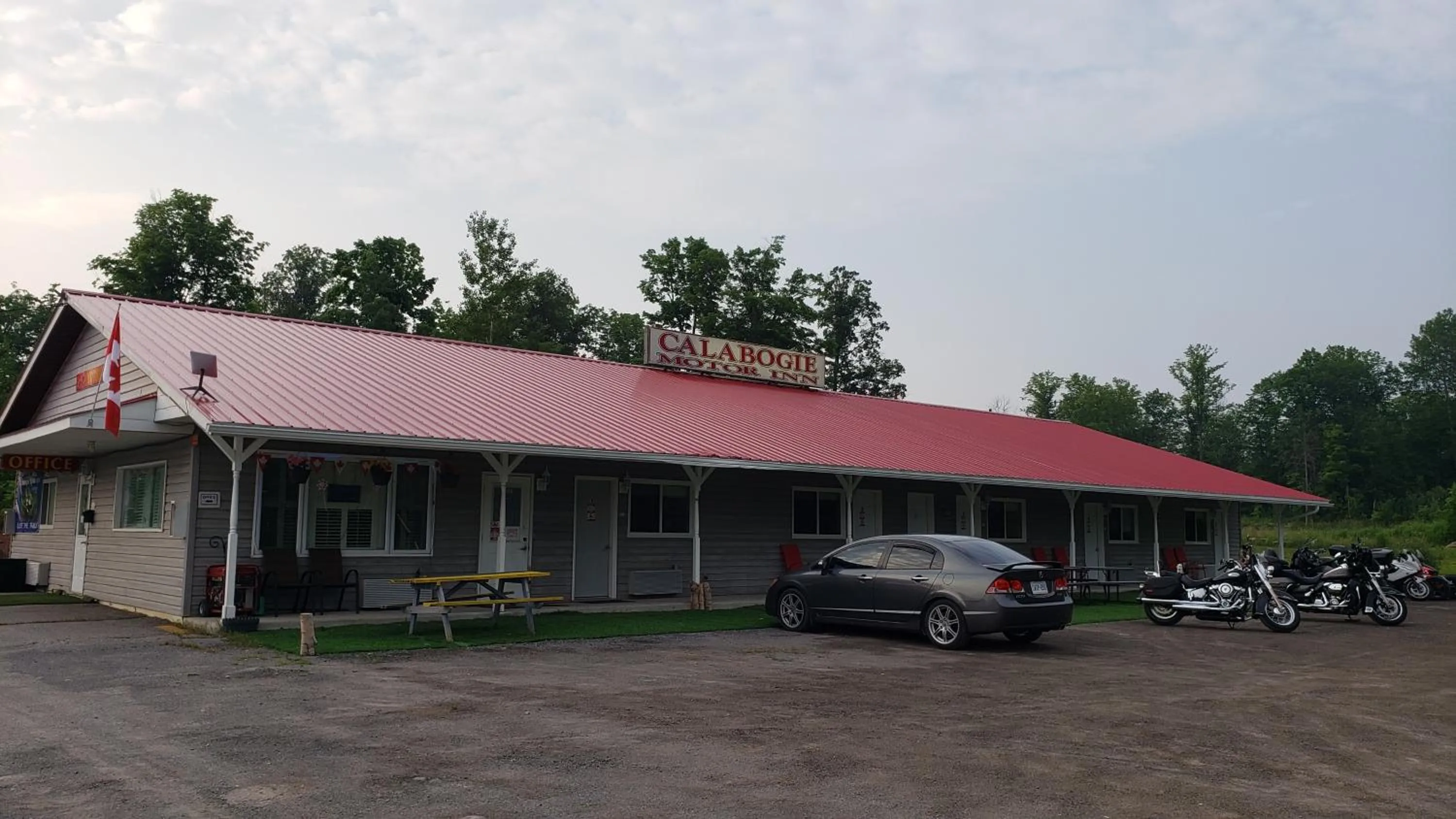 Property building in Calabogie Motor Inn