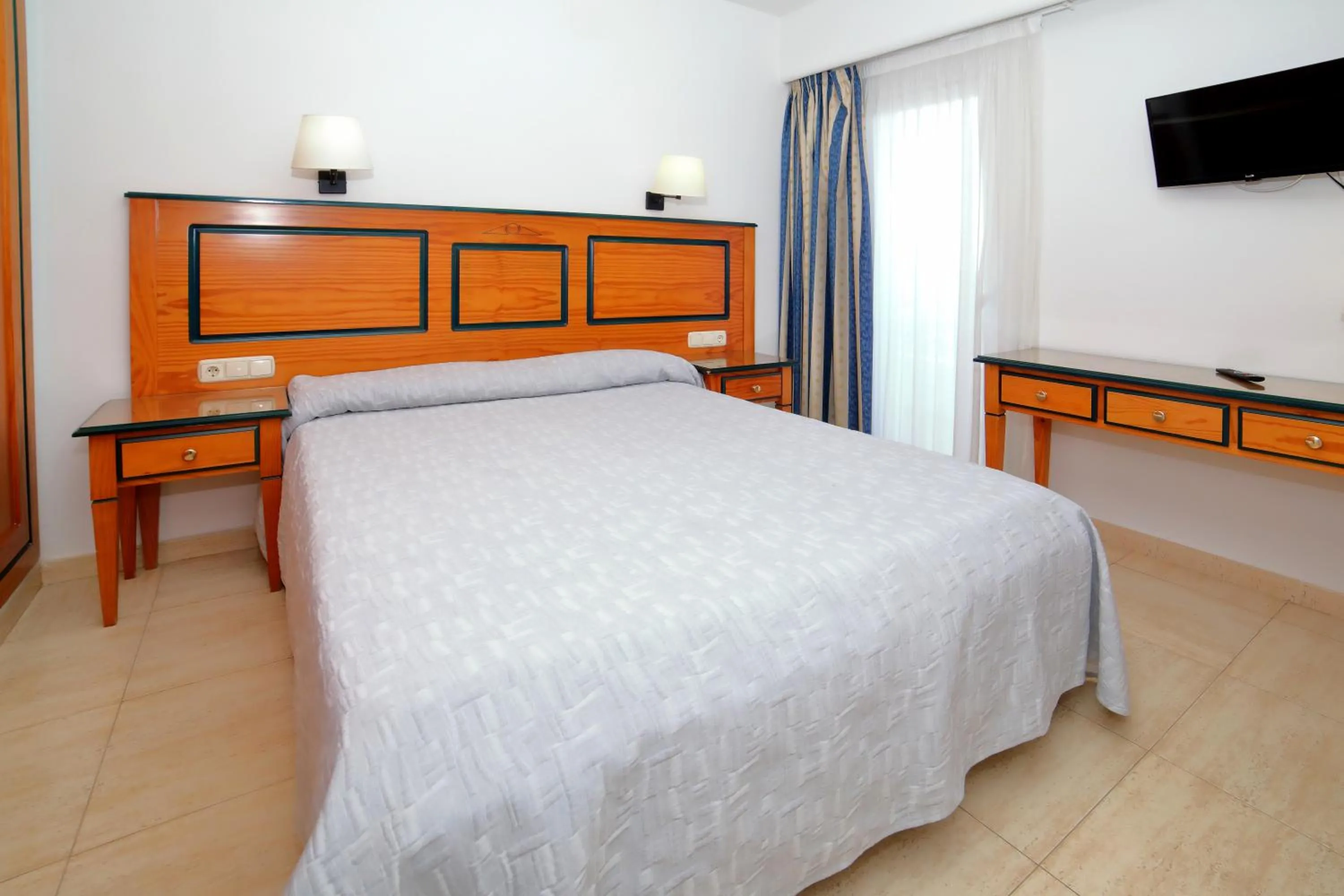 Bedroom, Bed in Hotel Apartamentos Pyr Fuengirola