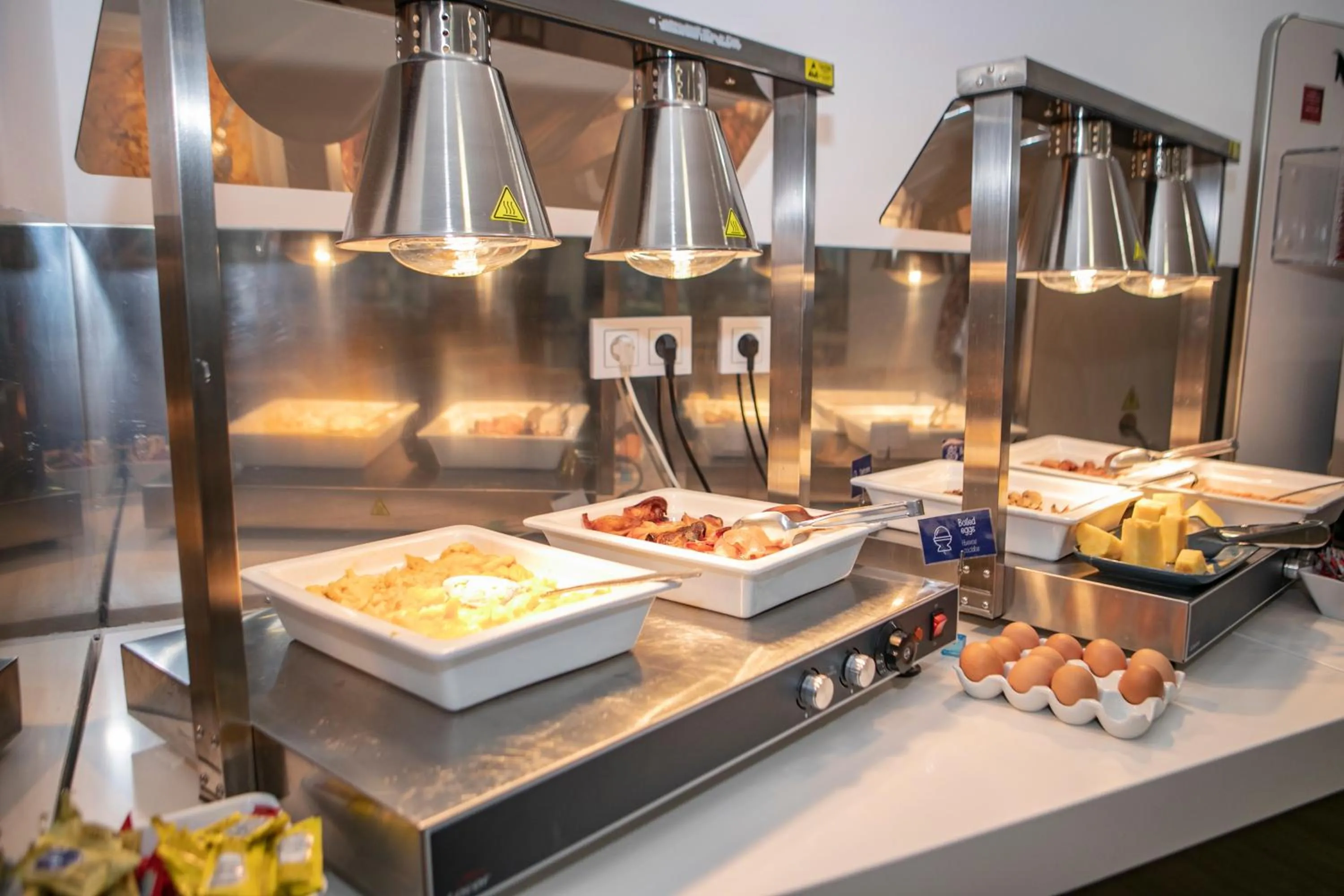 Buffet breakfast in Hotel Apartamentos Pyr Fuengirola