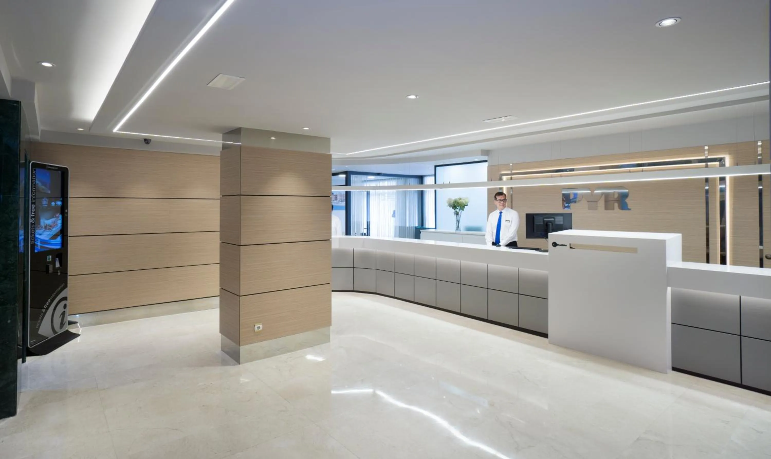 Lobby or reception in Hotel Apartamentos Pyr Fuengirola