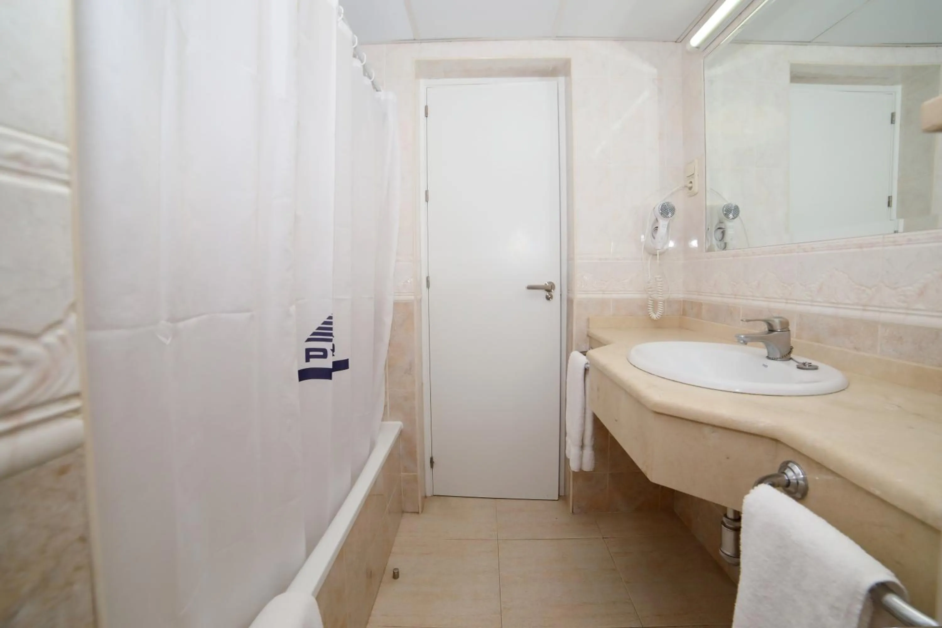 Toilet in Hotel Apartamentos Pyr Fuengirola