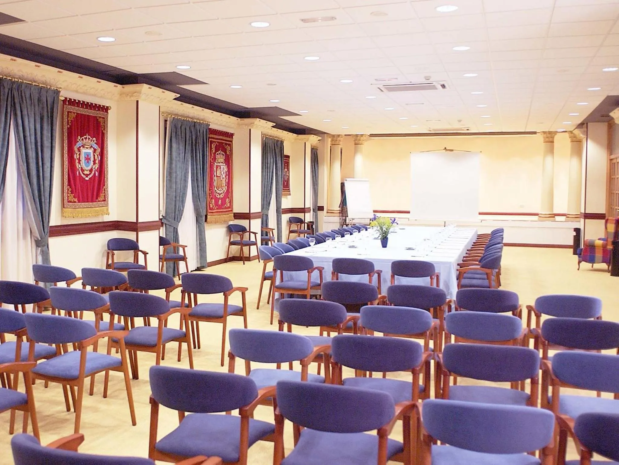 Communal lounge/ TV room in Hotel San Camilo