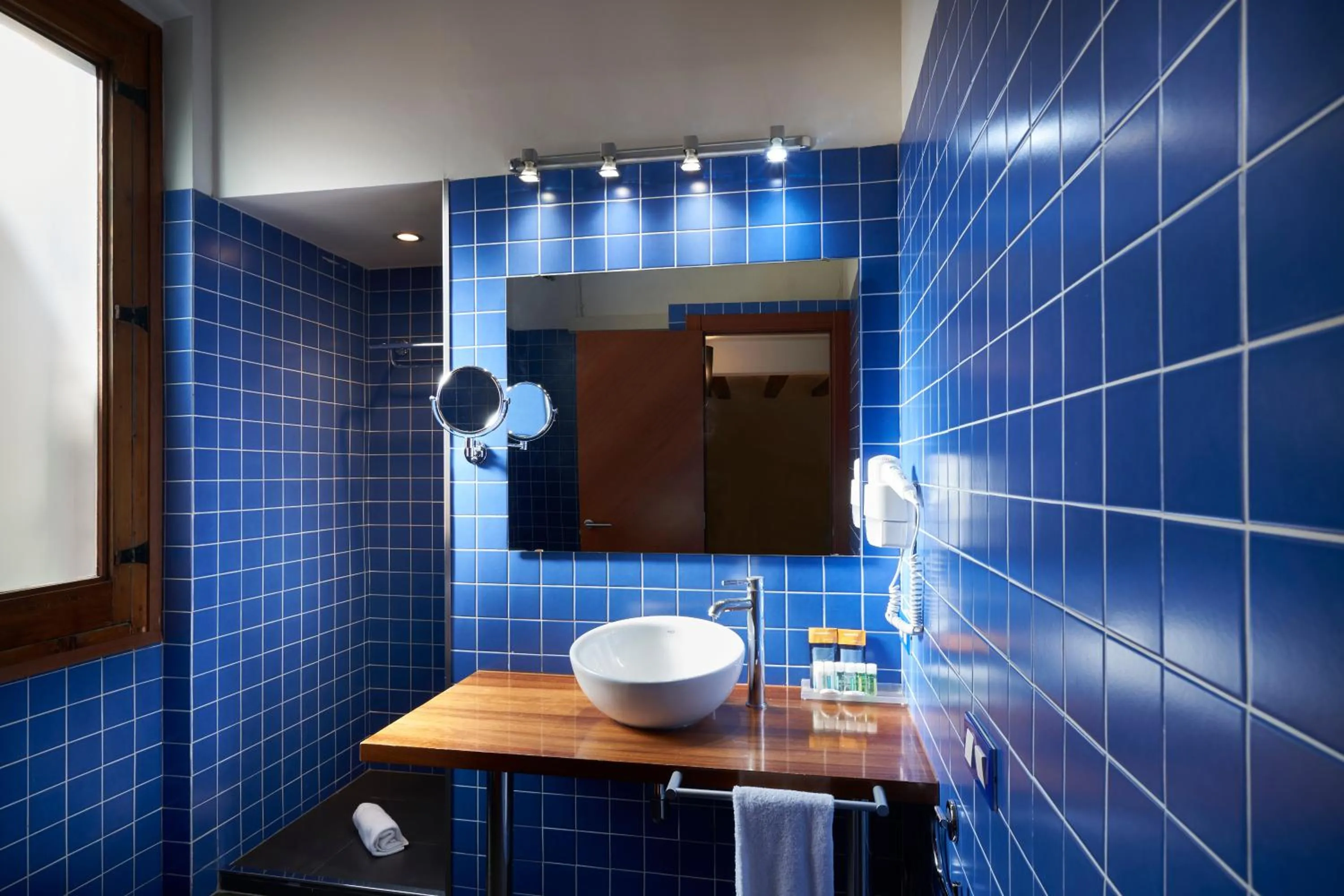 Toilet in Mercer House Bòria BCN