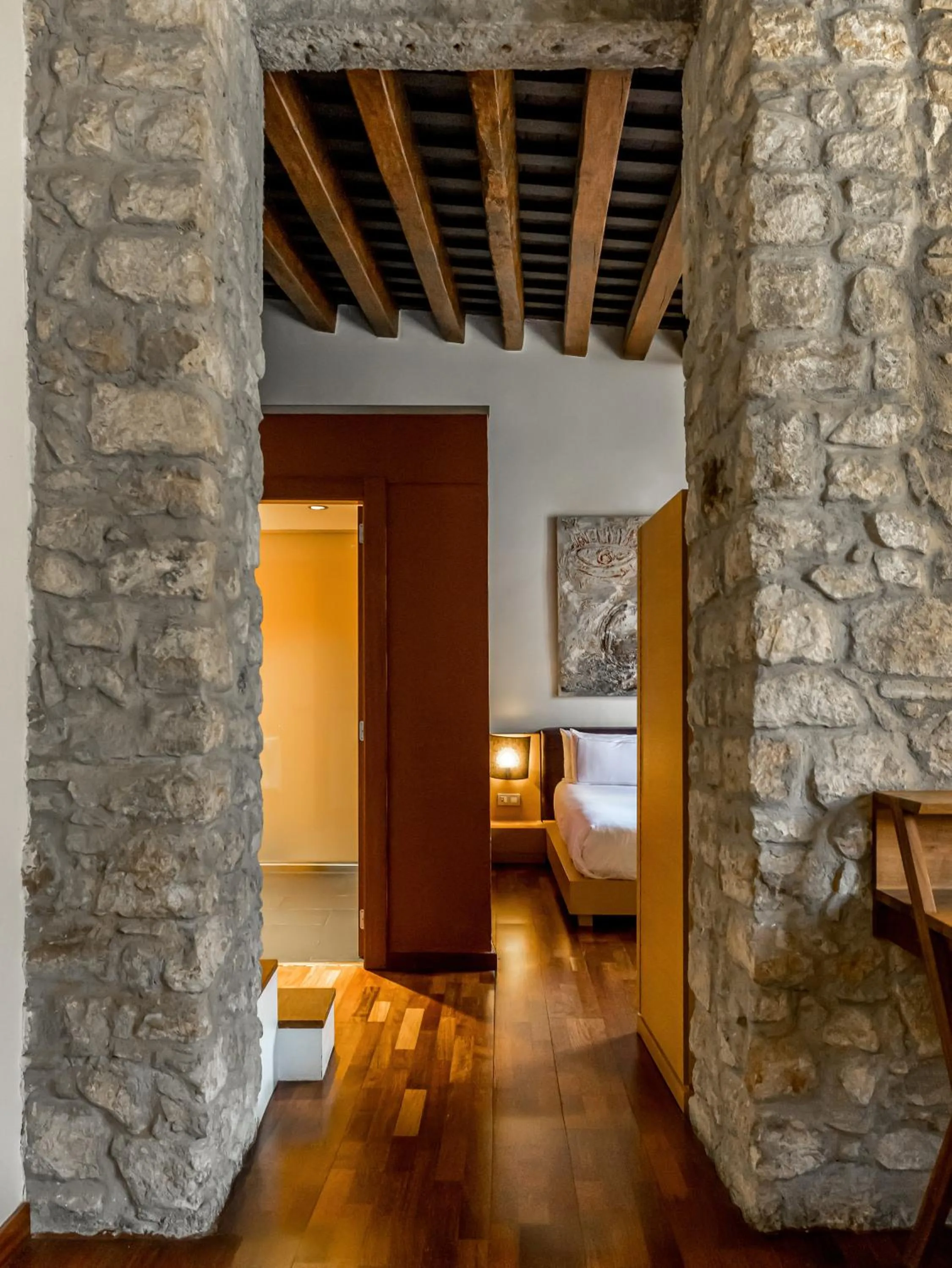 Photo of the whole room, Bed in Mercer House Bòria BCN