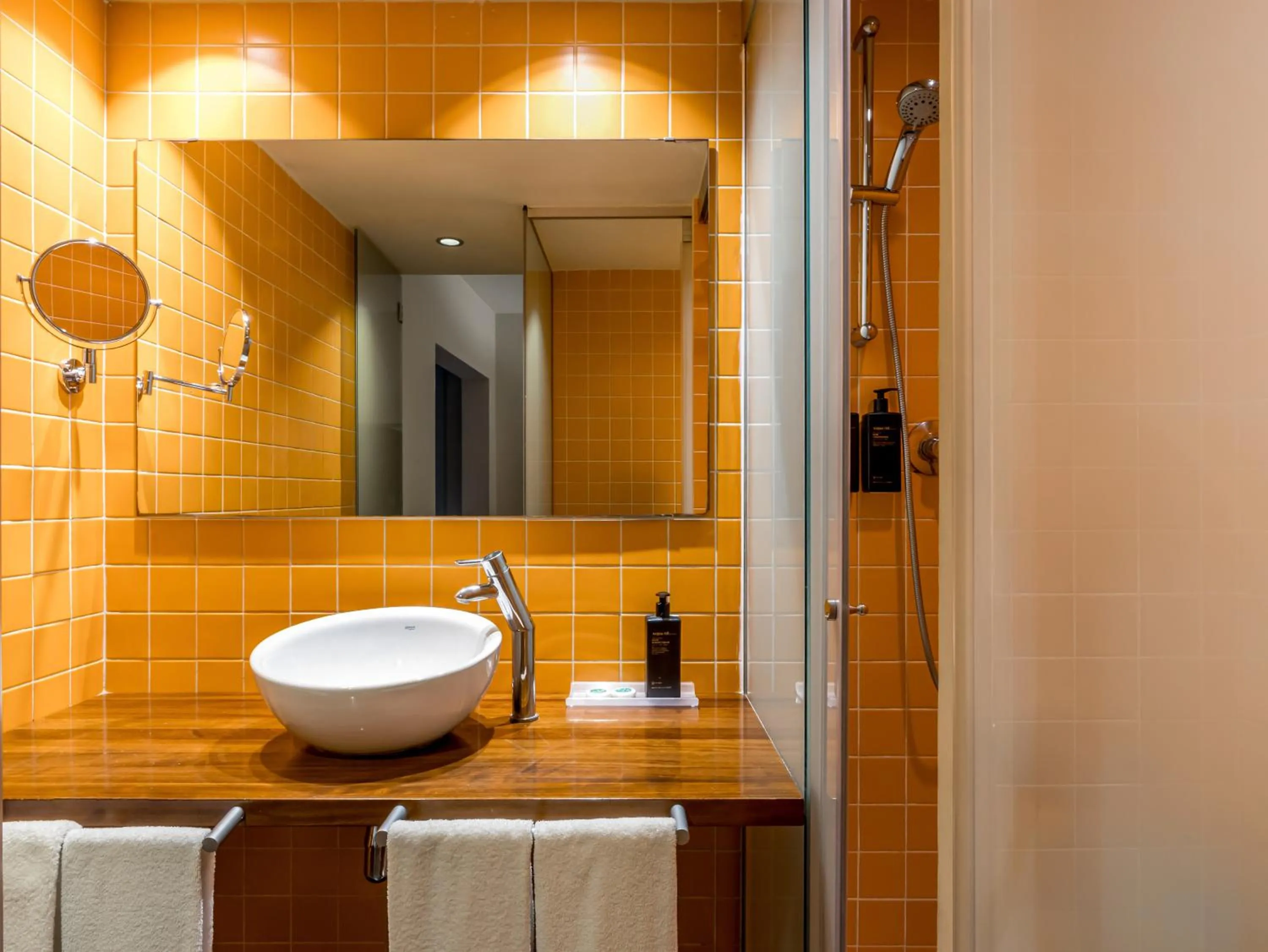 Bathroom in Mercer House Bòria BCN