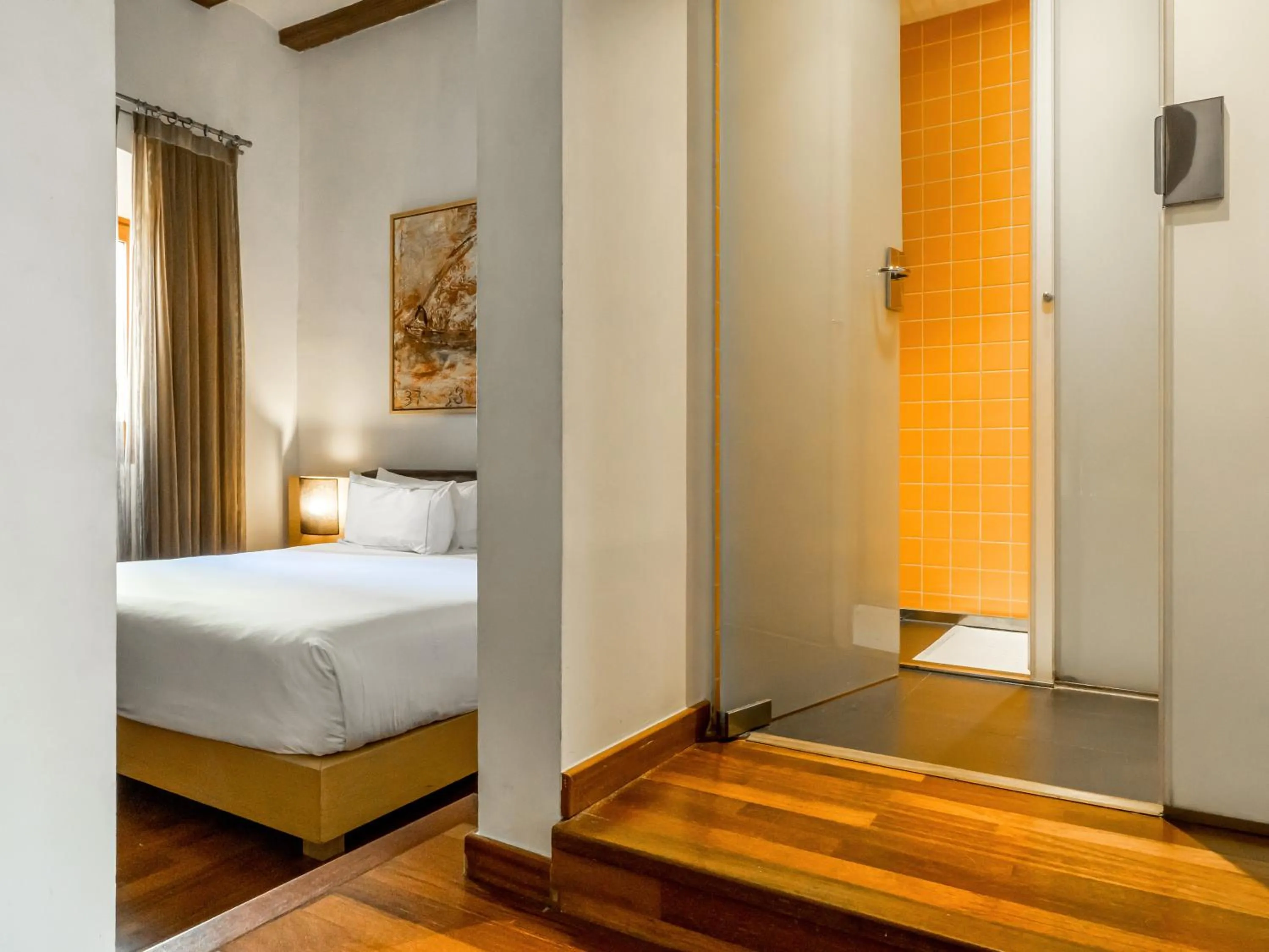 Bathroom, Bed in Mercer House Bòria BCN